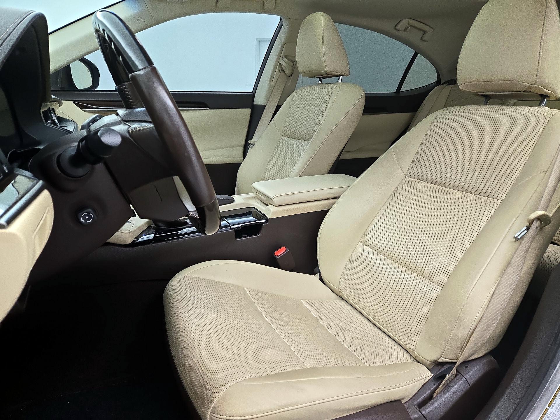 Thumbnail: 2017 Lexus ES - 11