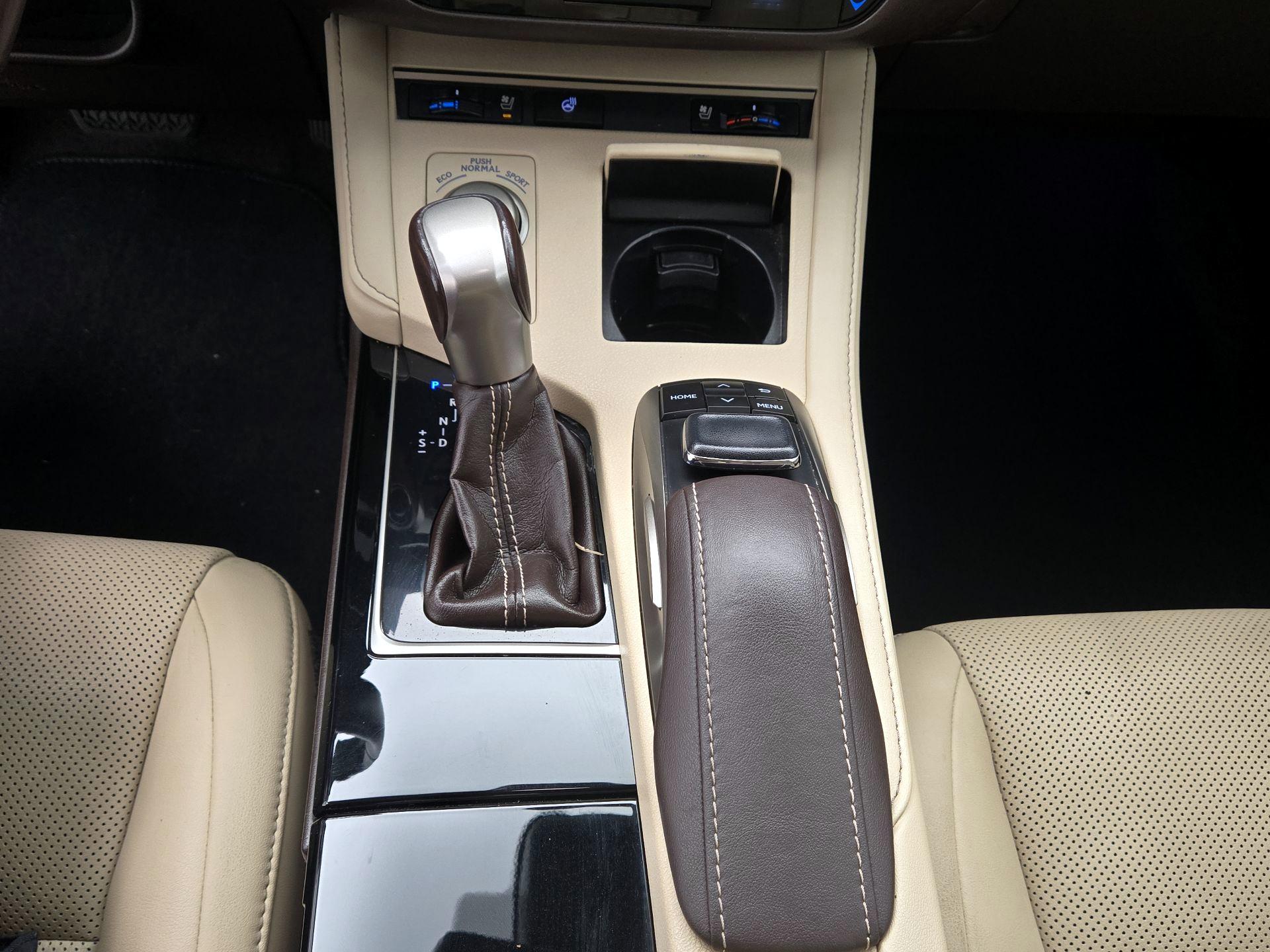 Thumbnail: 2017 Lexus ES - 18