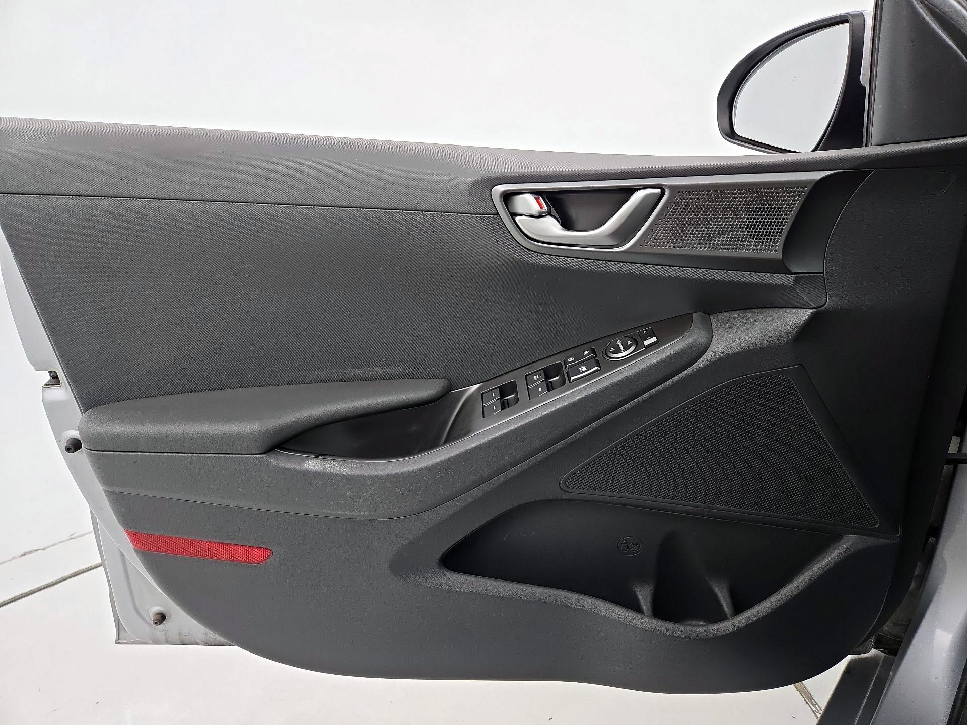 Thumbnail: 2020 Hyundai Ioniq - 12