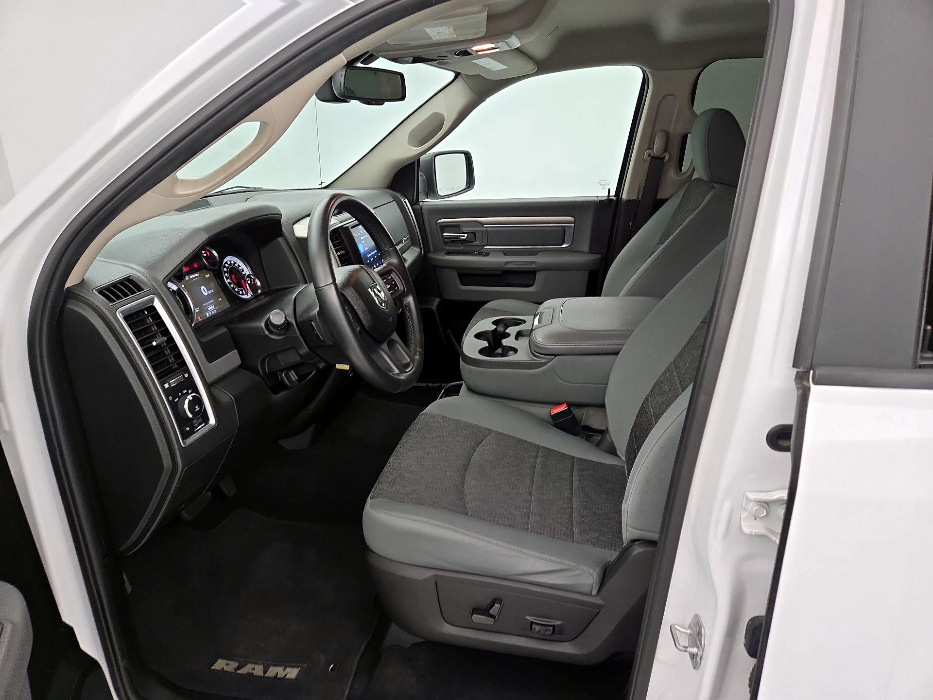 Thumbnail: 2019 RAM 1500 Classic - 11