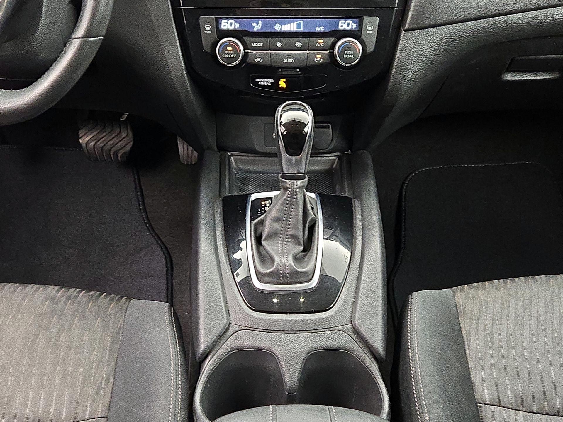 Thumbnail: 2018 Nissan Rogue - 17