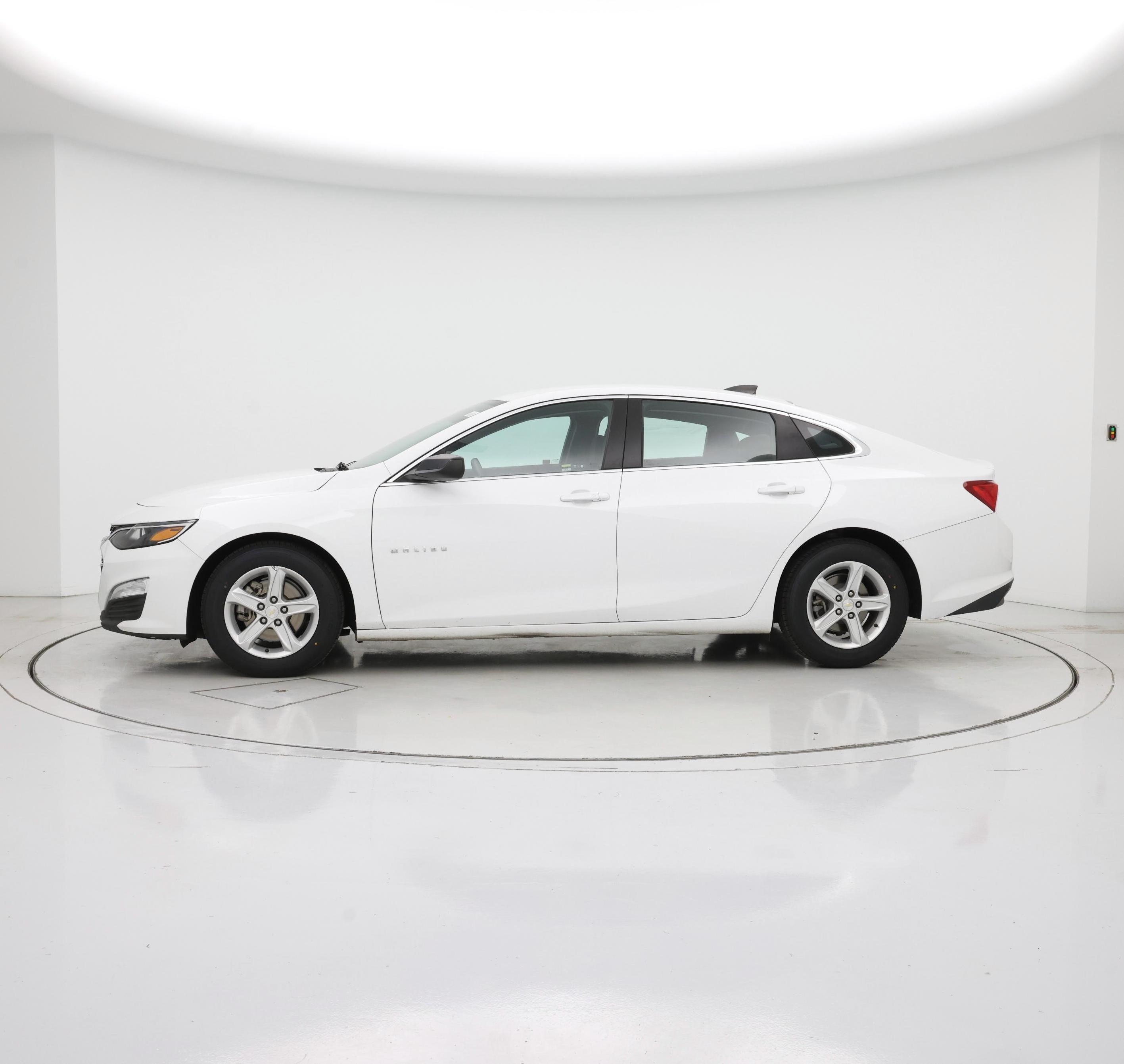Thumbnail: 2020 Chevrolet Malibu - 3