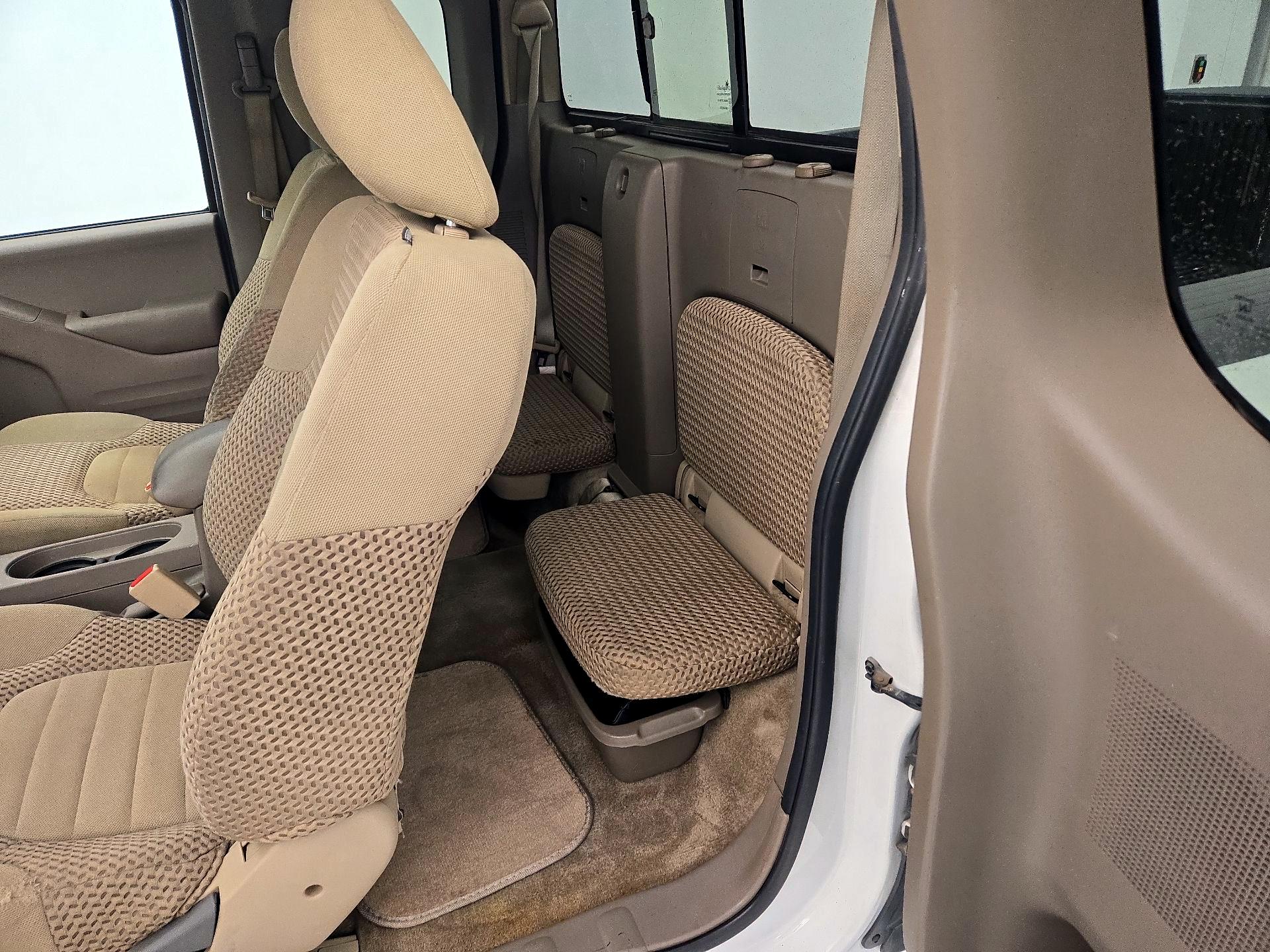 Thumbnail: 2015 Nissan Frontier - 17