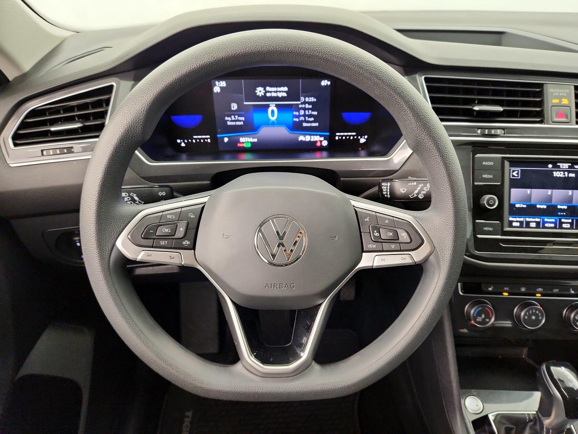 Thumbnail: 2022 Volkswagen Tiguan - 10