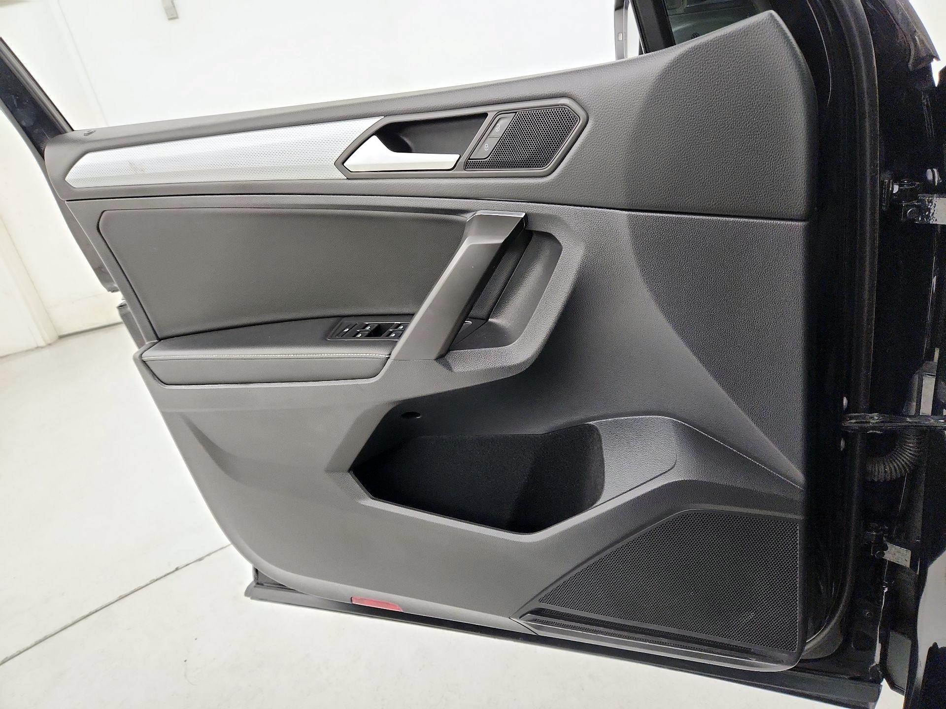 Thumbnail: 2022 Volkswagen Tiguan - 12