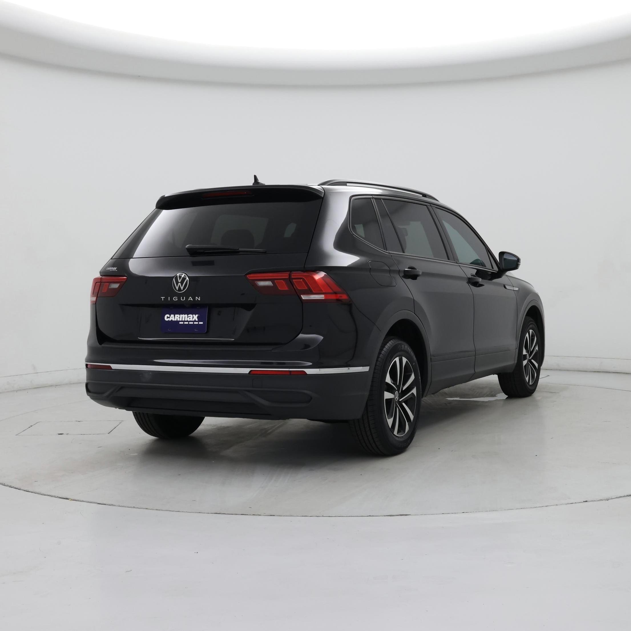 Thumbnail: 2022 Volkswagen Tiguan - 8