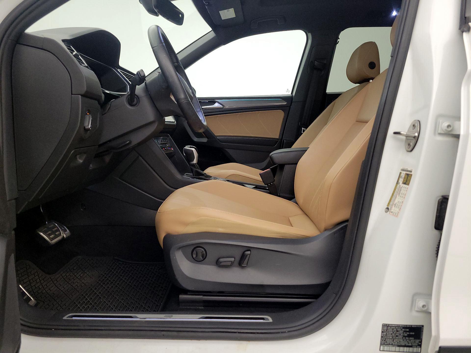 Thumbnail: 2022 Volkswagen Tiguan - 11
