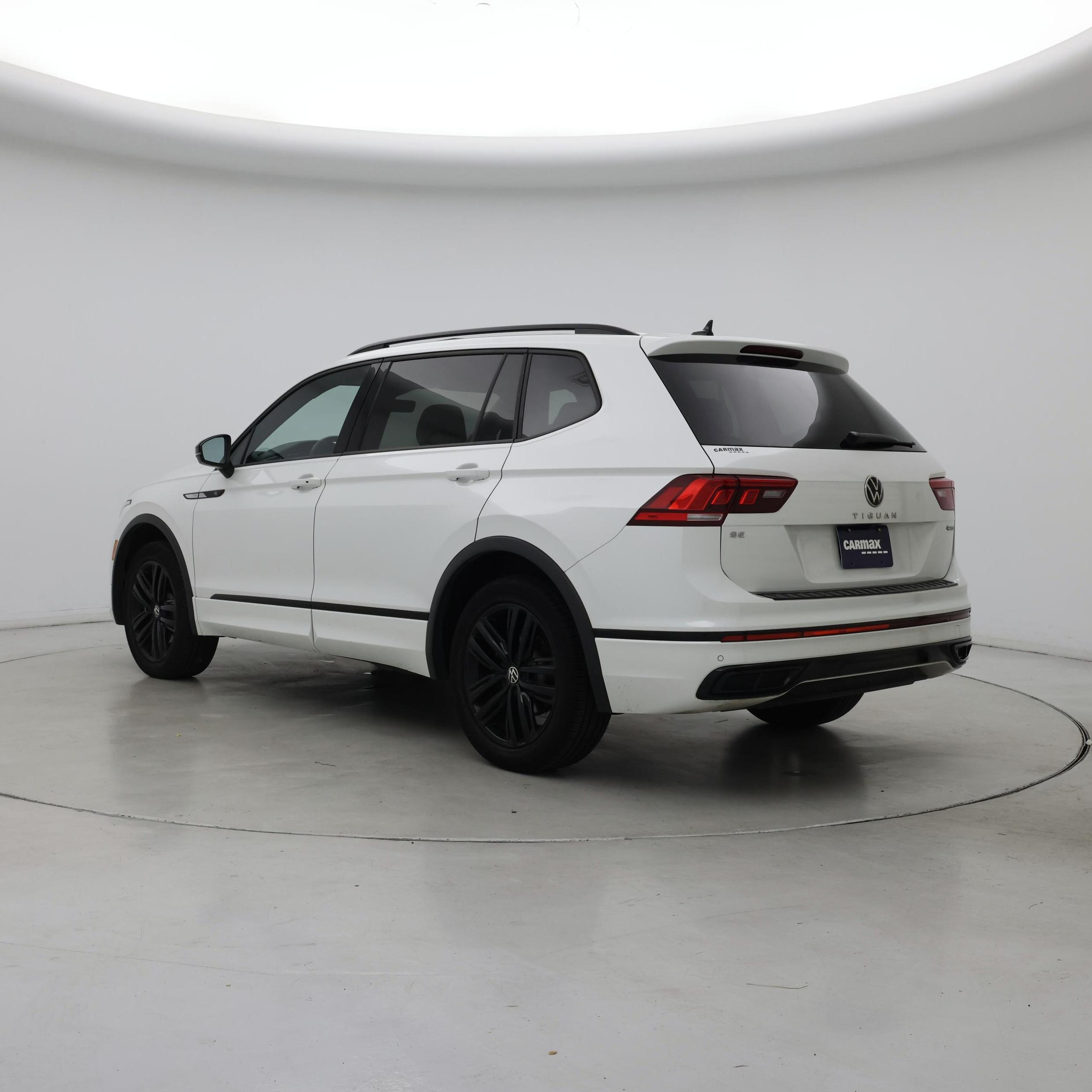 Thumbnail: 2022 Volkswagen Tiguan - 2