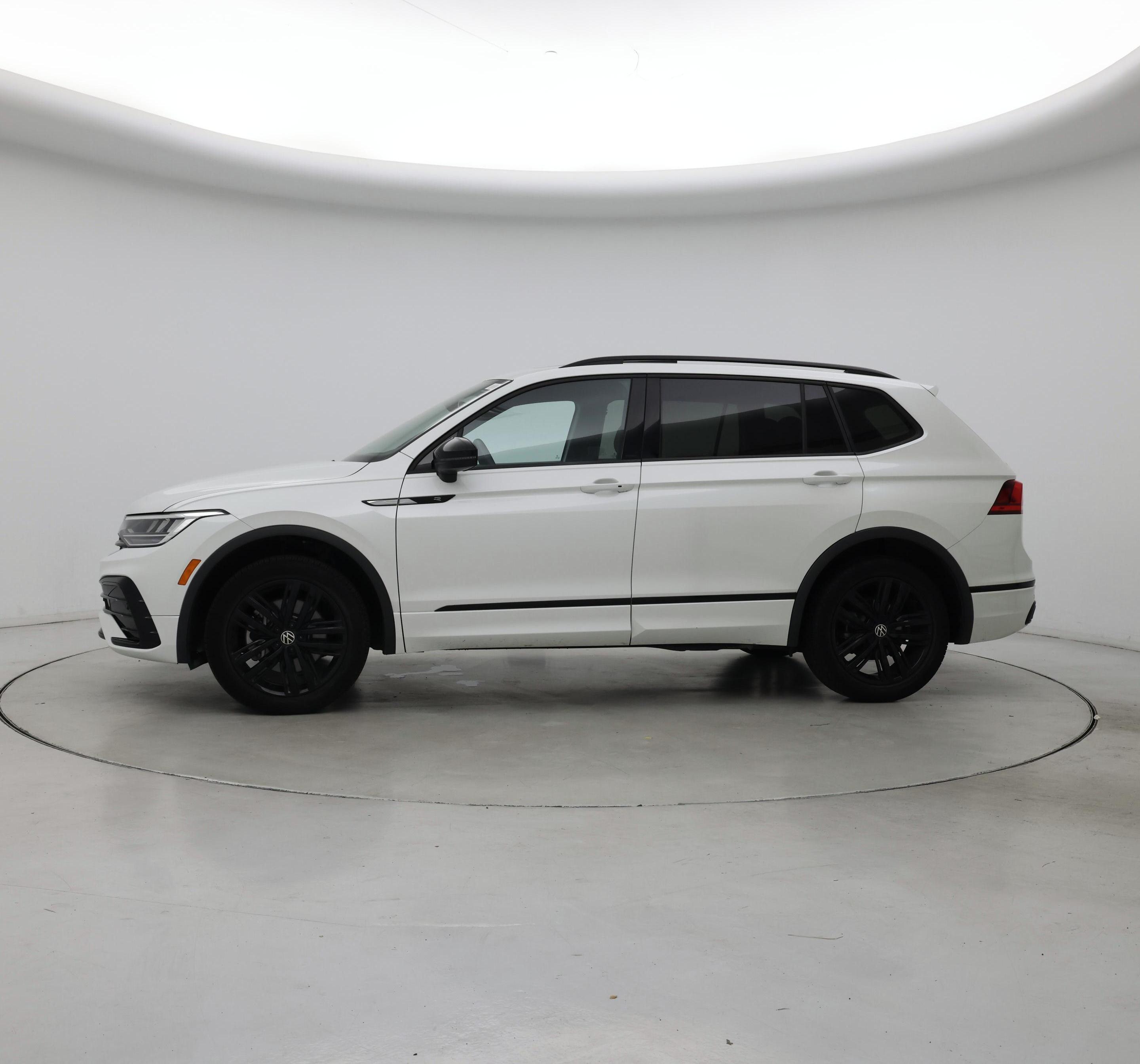 Thumbnail: 2022 Volkswagen Tiguan - 3