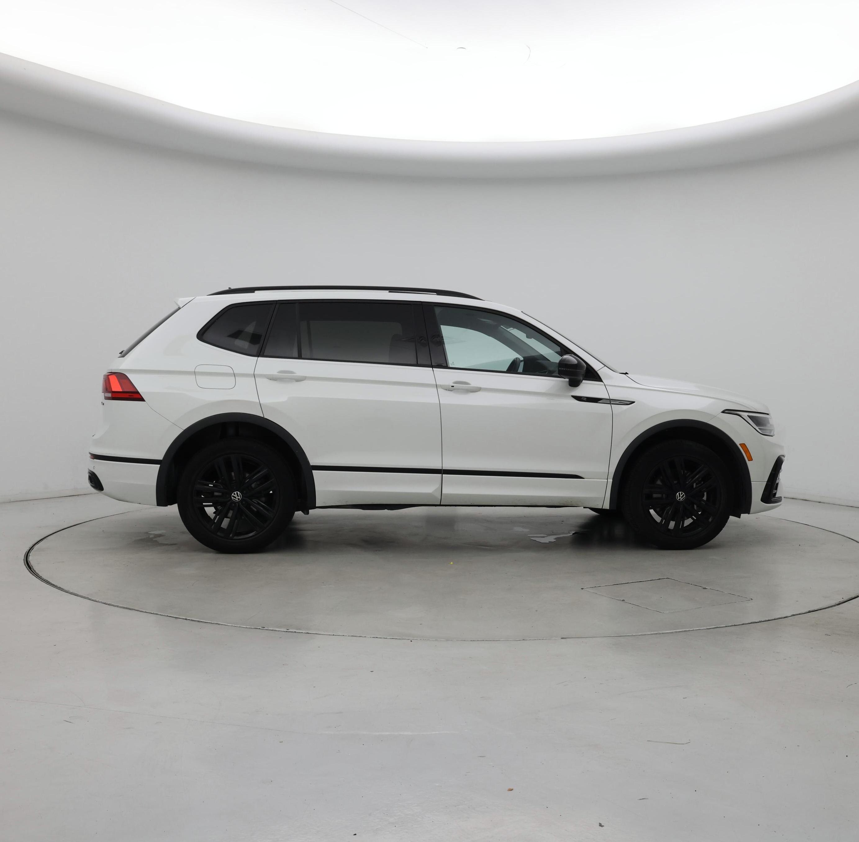 Thumbnail: 2022 Volkswagen Tiguan - 7