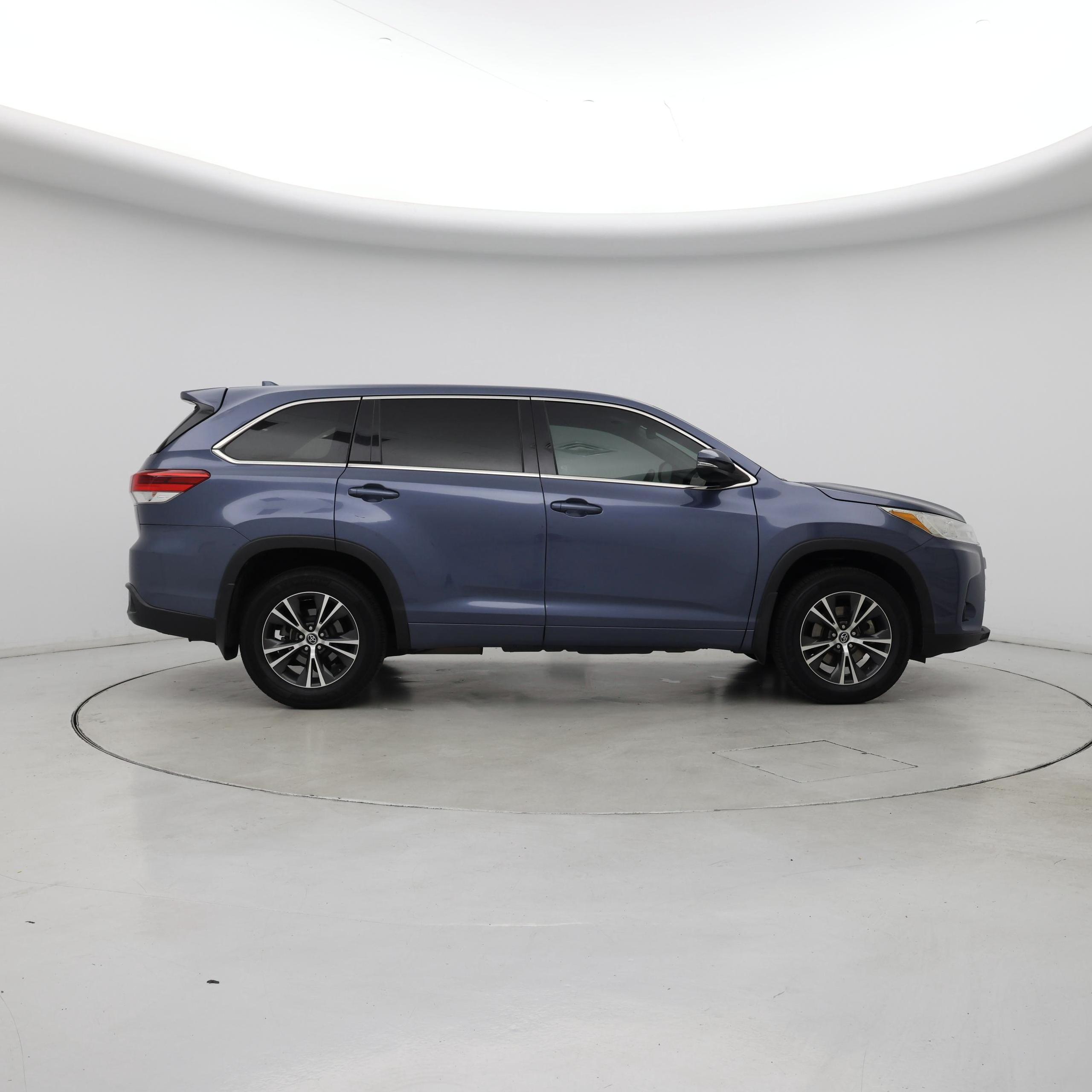 Thumbnail: 2017 Toyota Highlander - 7