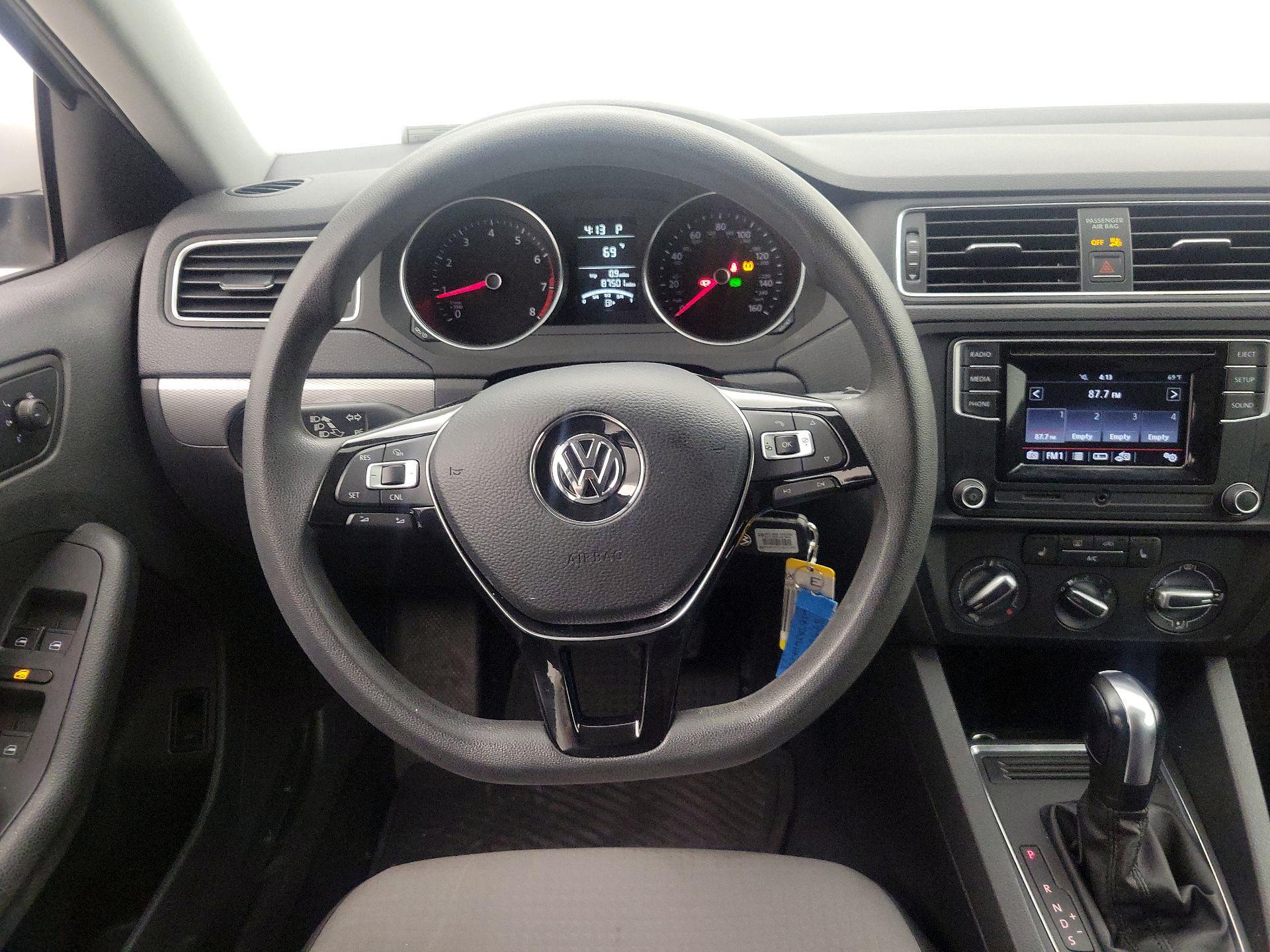 Thumbnail: 2017 Volkswagen Jetta - 10