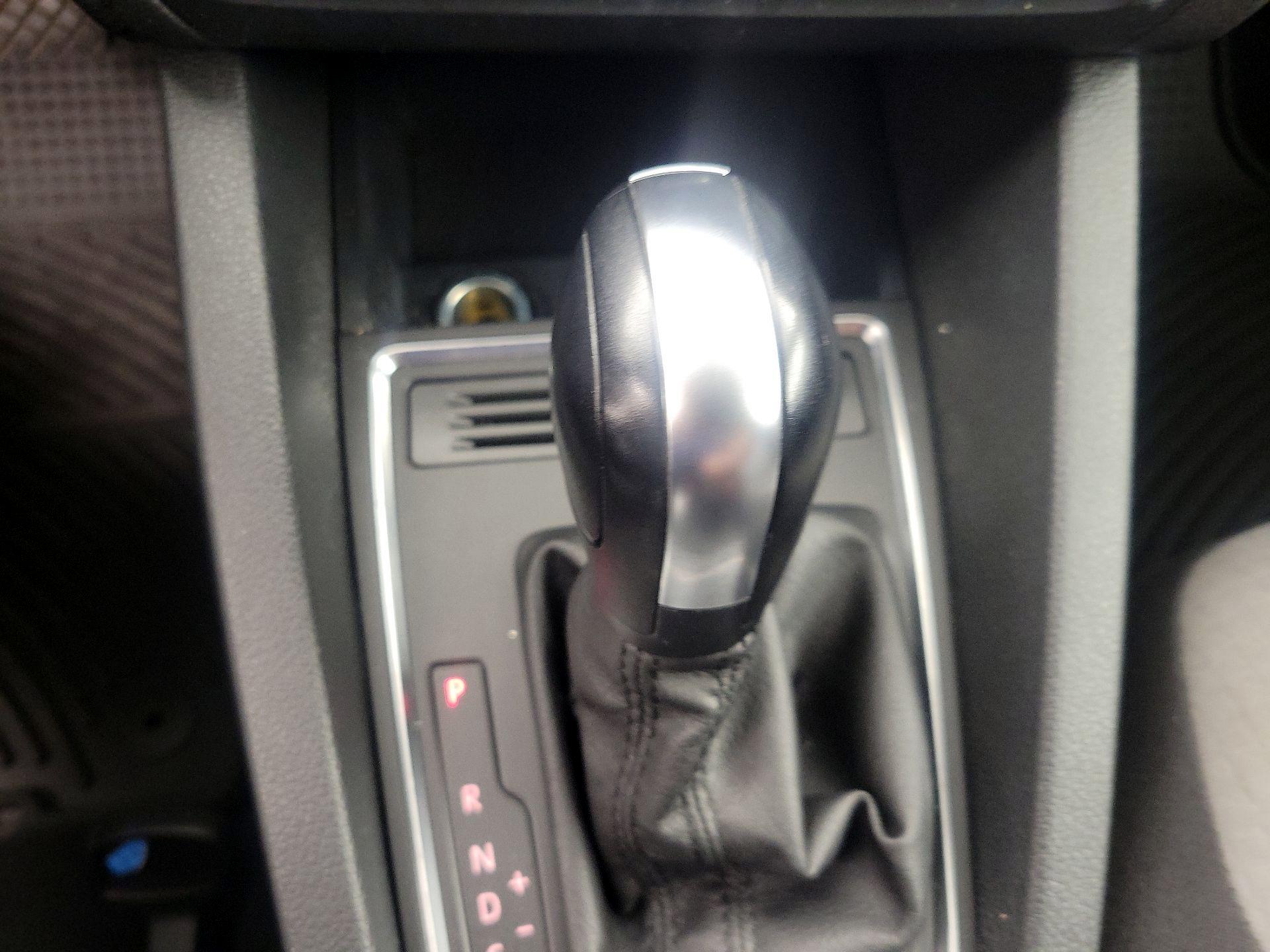 Thumbnail: 2017 Volkswagen Jetta - 17