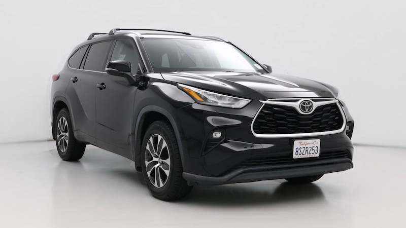 2020 Toyota Highlander XLE Hero Image