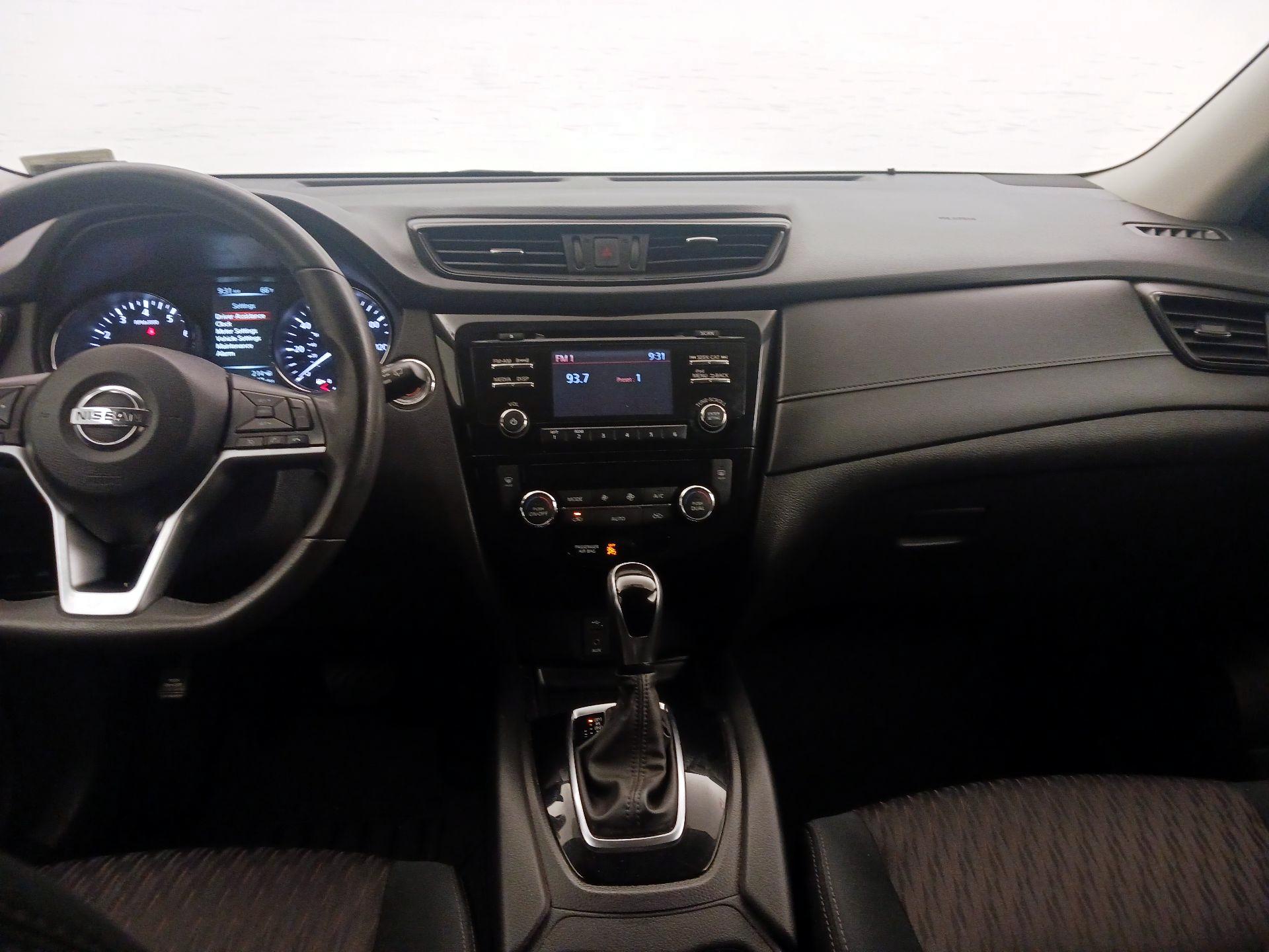 Thumbnail: 2017 Nissan Rogue - 9
