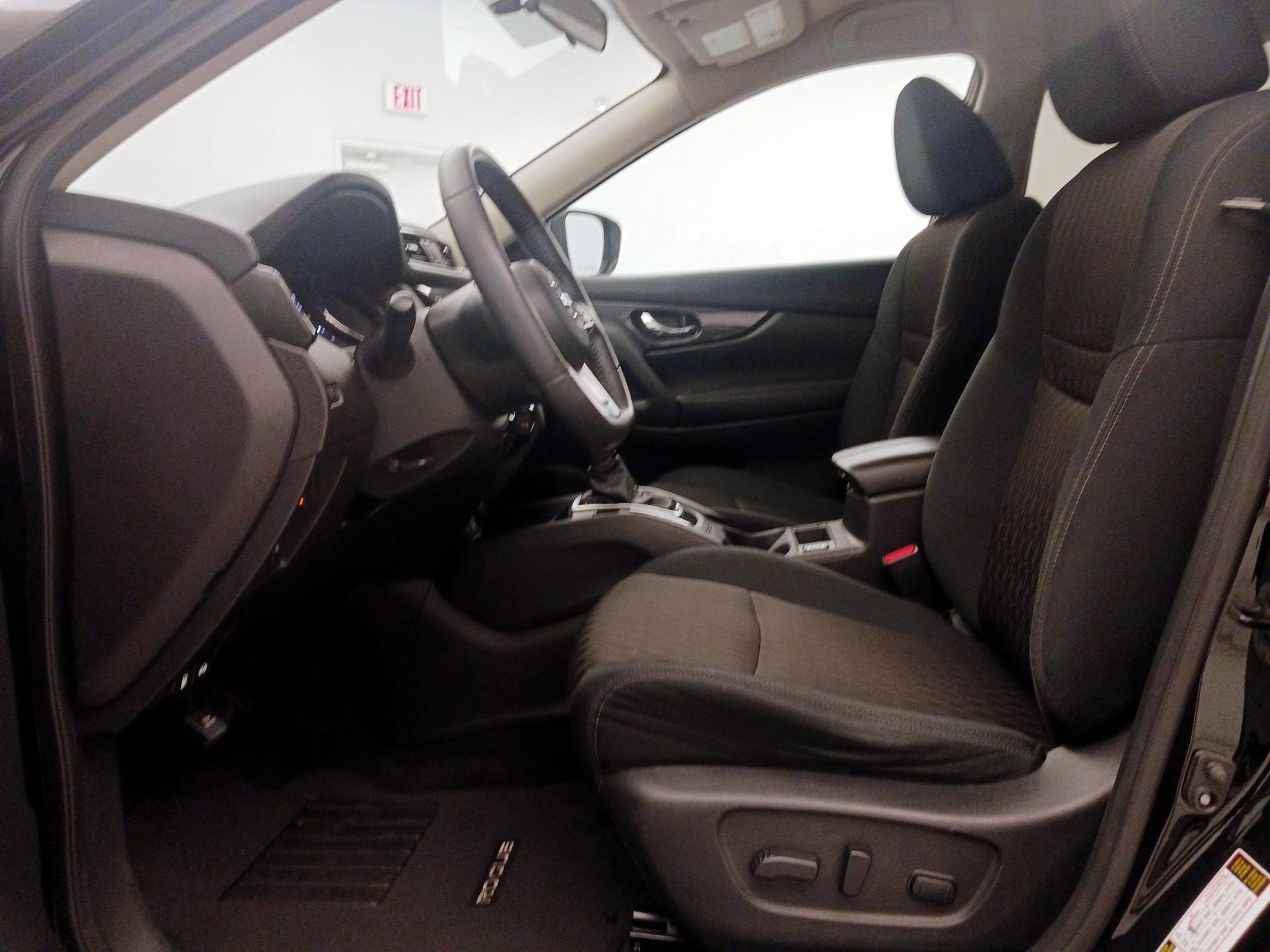 Thumbnail: 2017 Nissan Rogue - 11