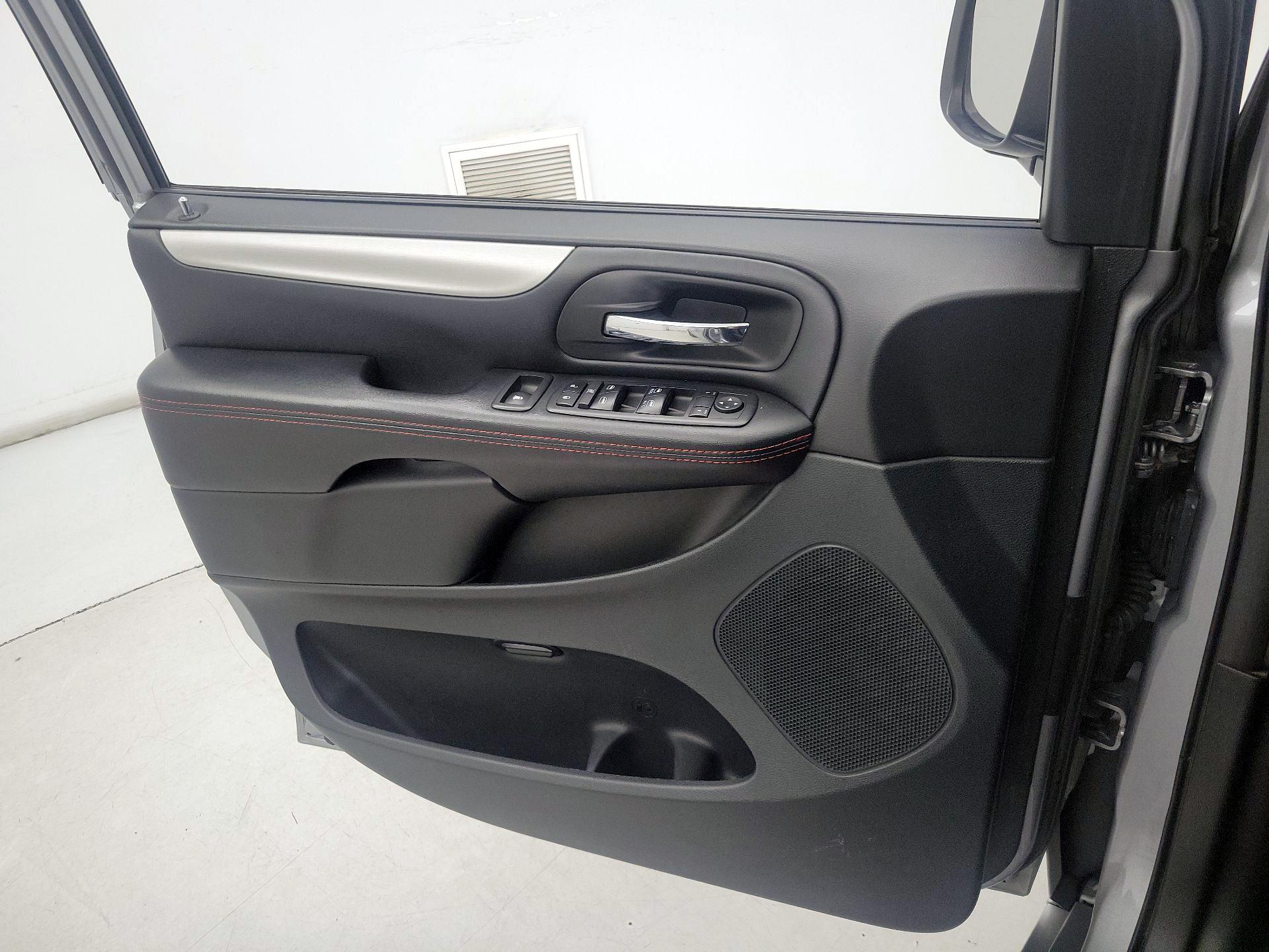Thumbnail: 2019 Dodge Grand Caravan - 12