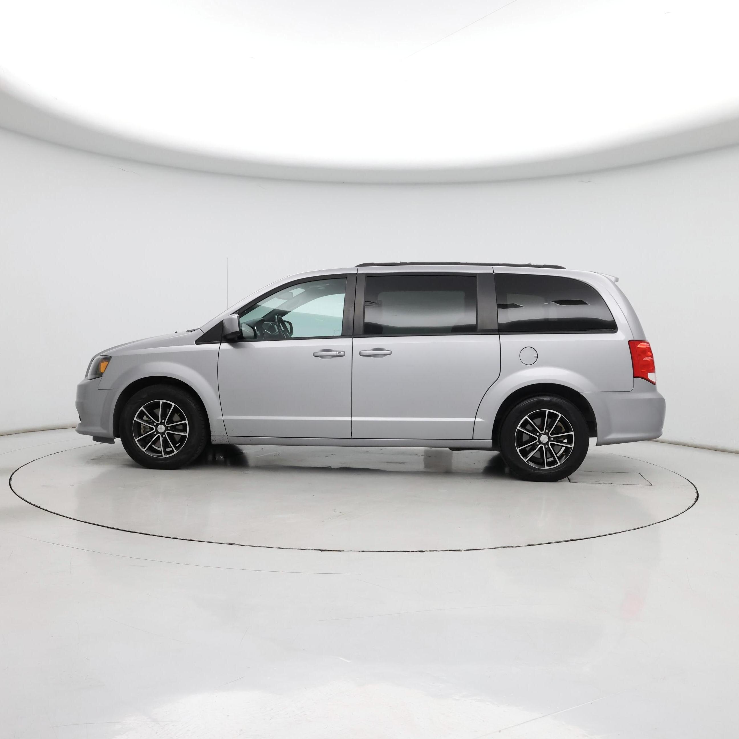 Thumbnail: 2019 Dodge Grand Caravan - 3