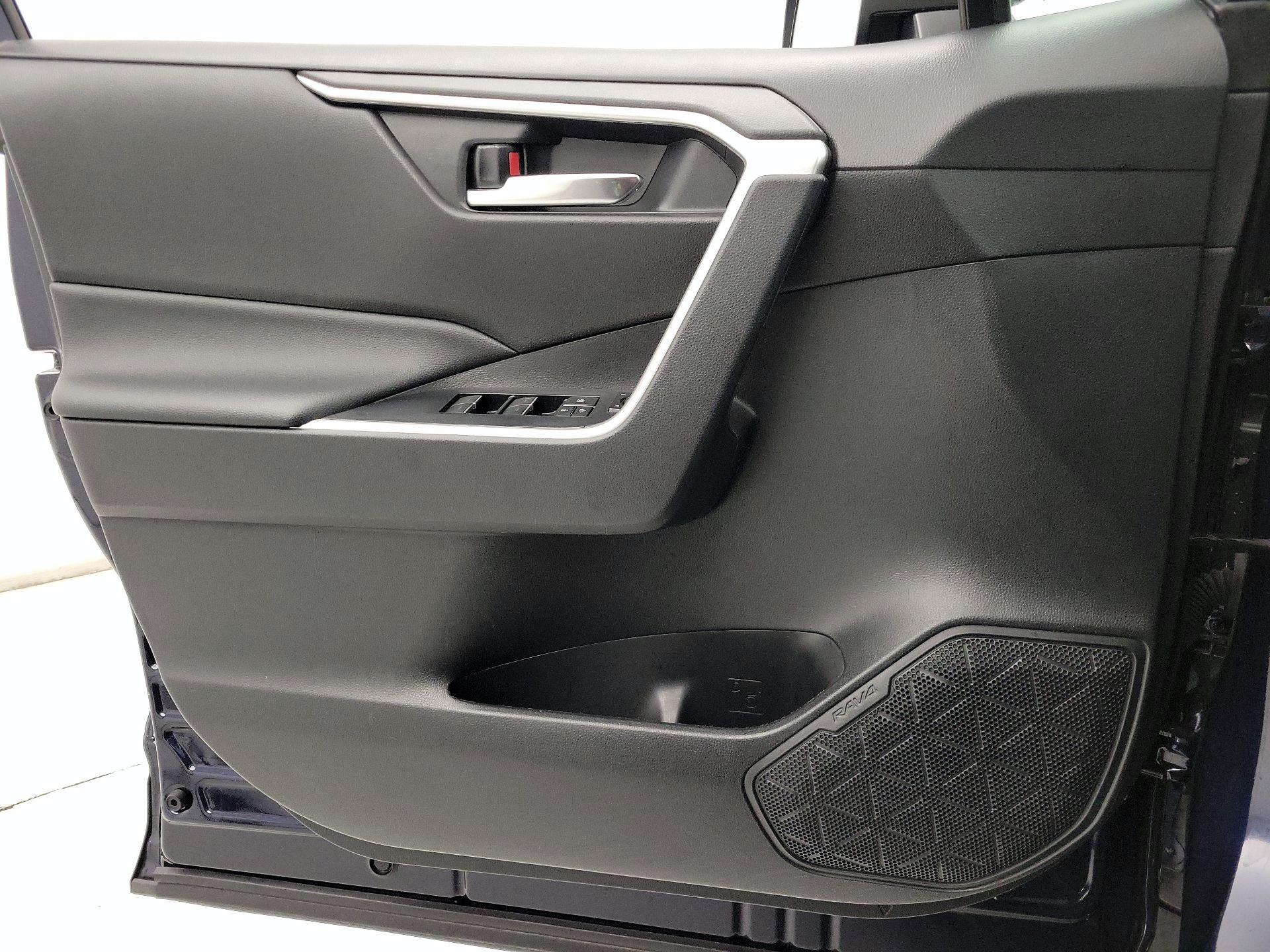 Thumbnail: 2022 Toyota RAV4 - 12