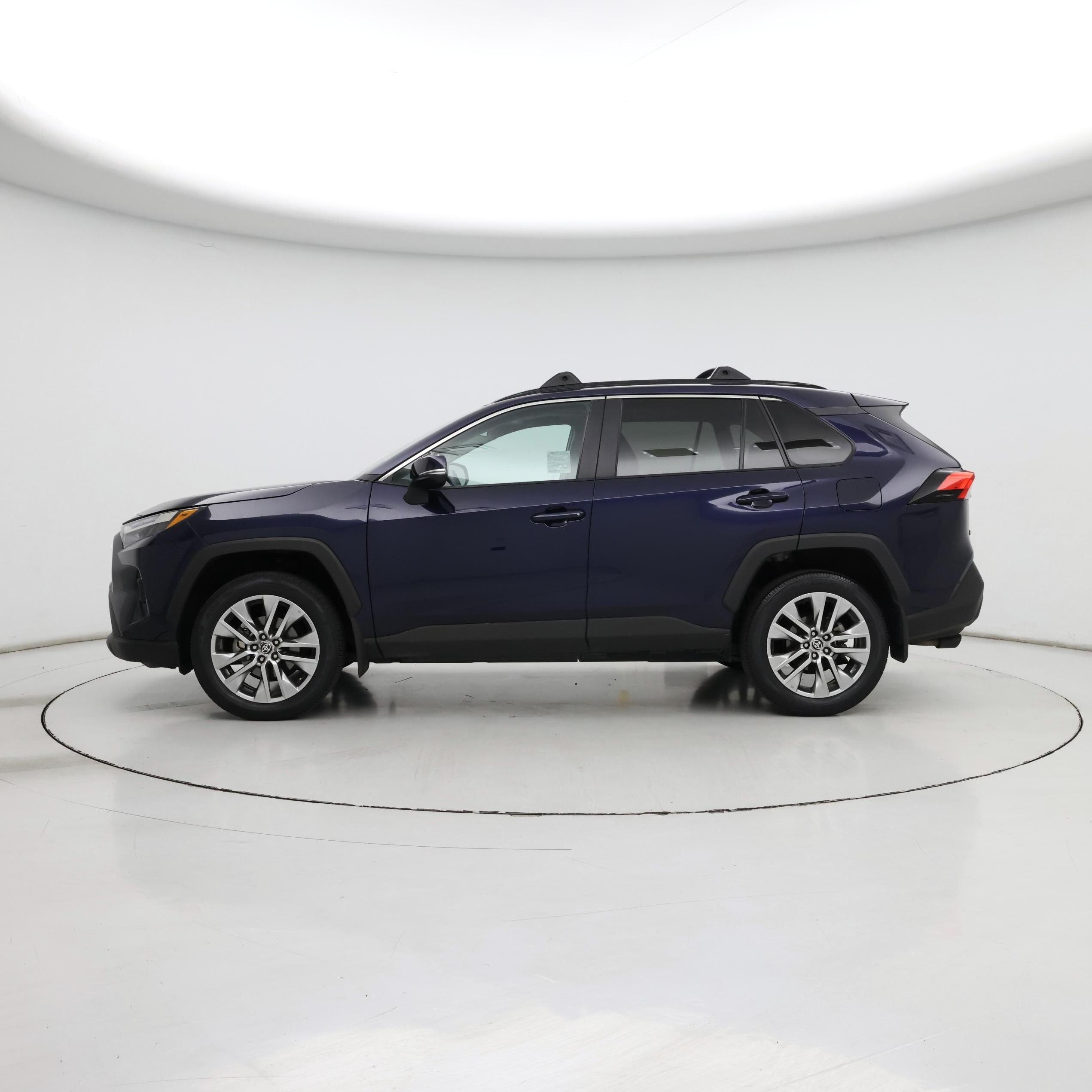Thumbnail: 2022 Toyota RAV4 - 3