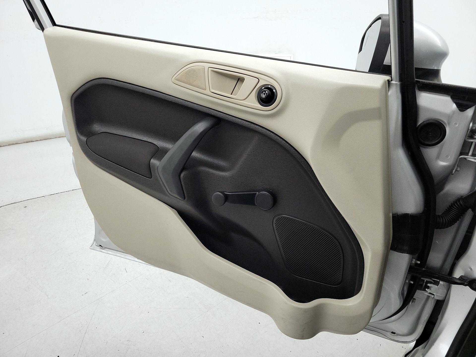 Thumbnail: 2013 Ford Fiesta - 12