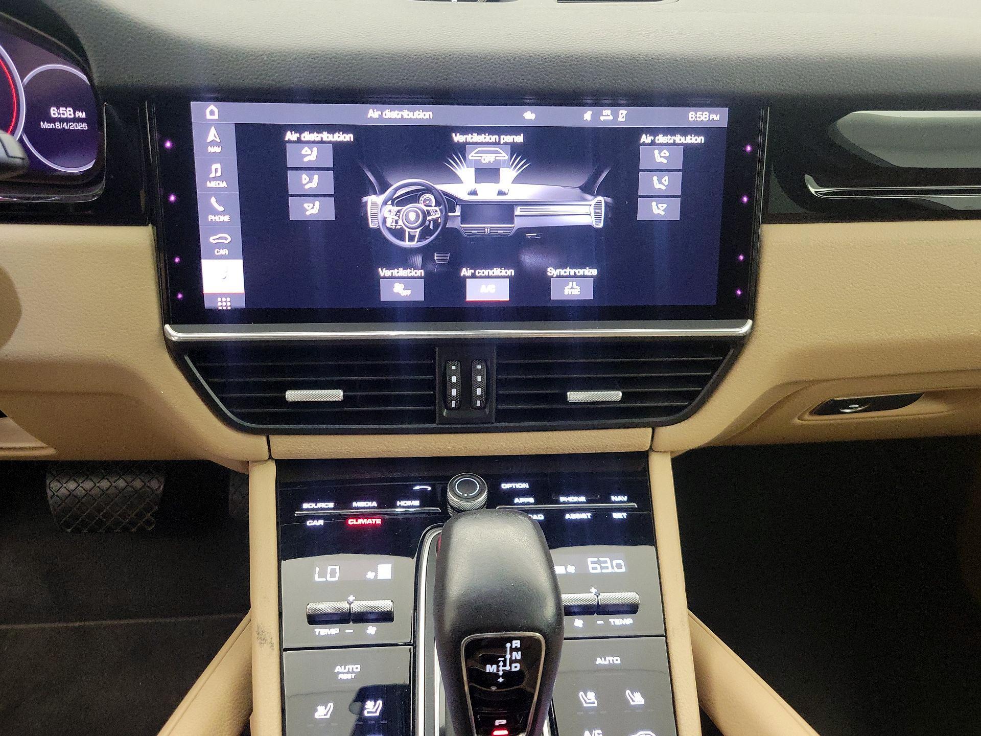 Thumbnail: 2021 Porsche Cayenne - 17