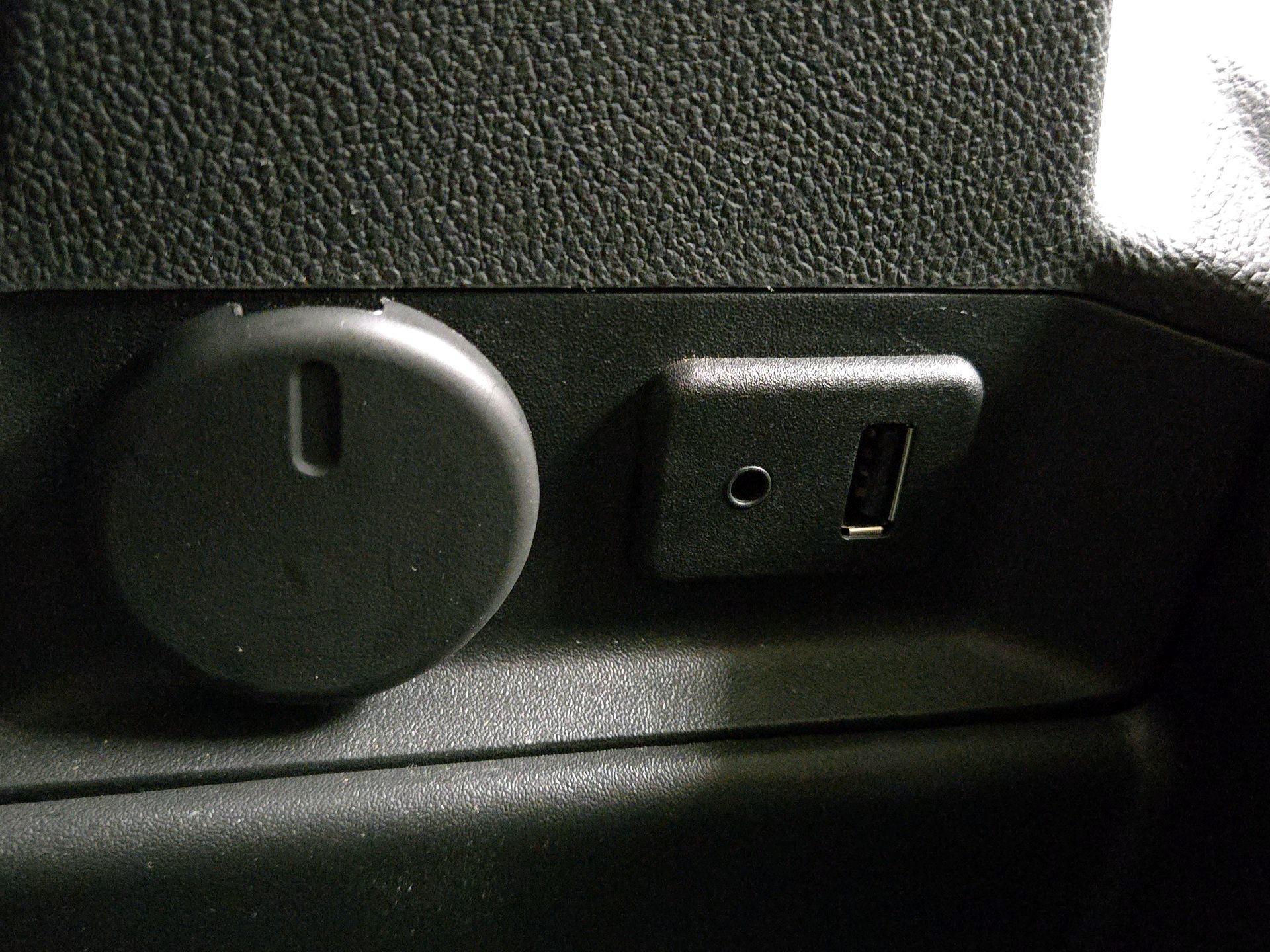Thumbnail: 2014 Chevrolet Volt - 15