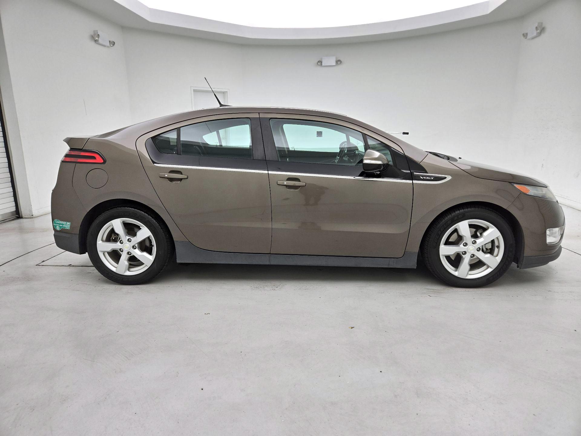 Thumbnail: 2014 Chevrolet Volt - 4