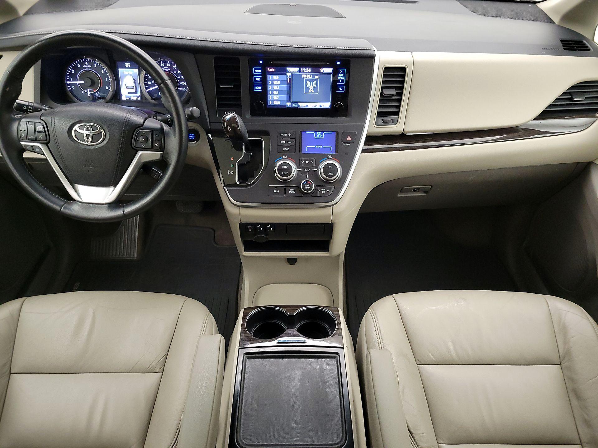 Thumbnail: 2015 Toyota Sienna - 9