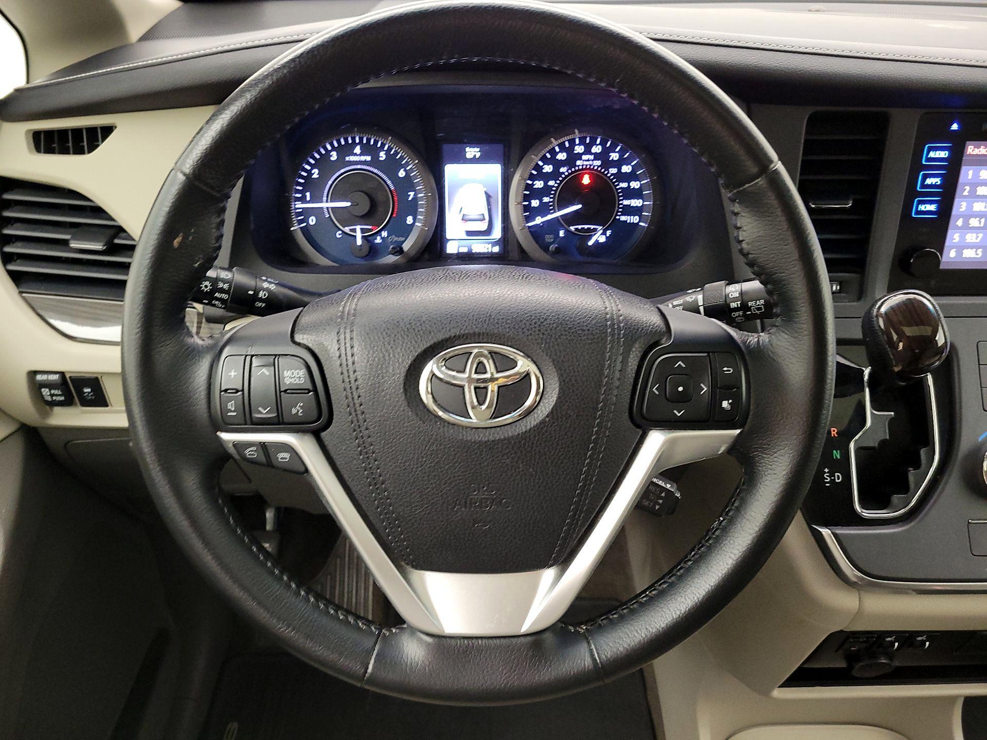 Thumbnail: 2015 Toyota Sienna - 10