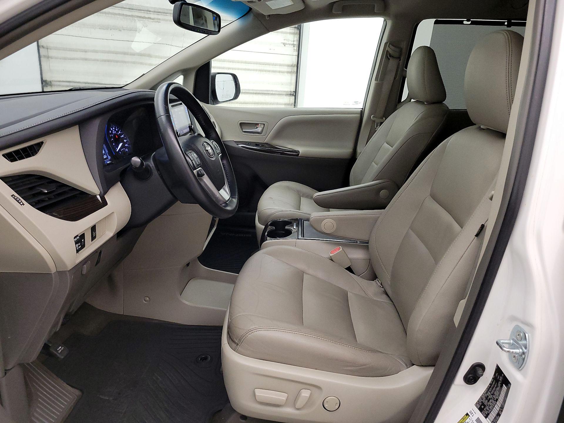 Thumbnail: 2015 Toyota Sienna - 11