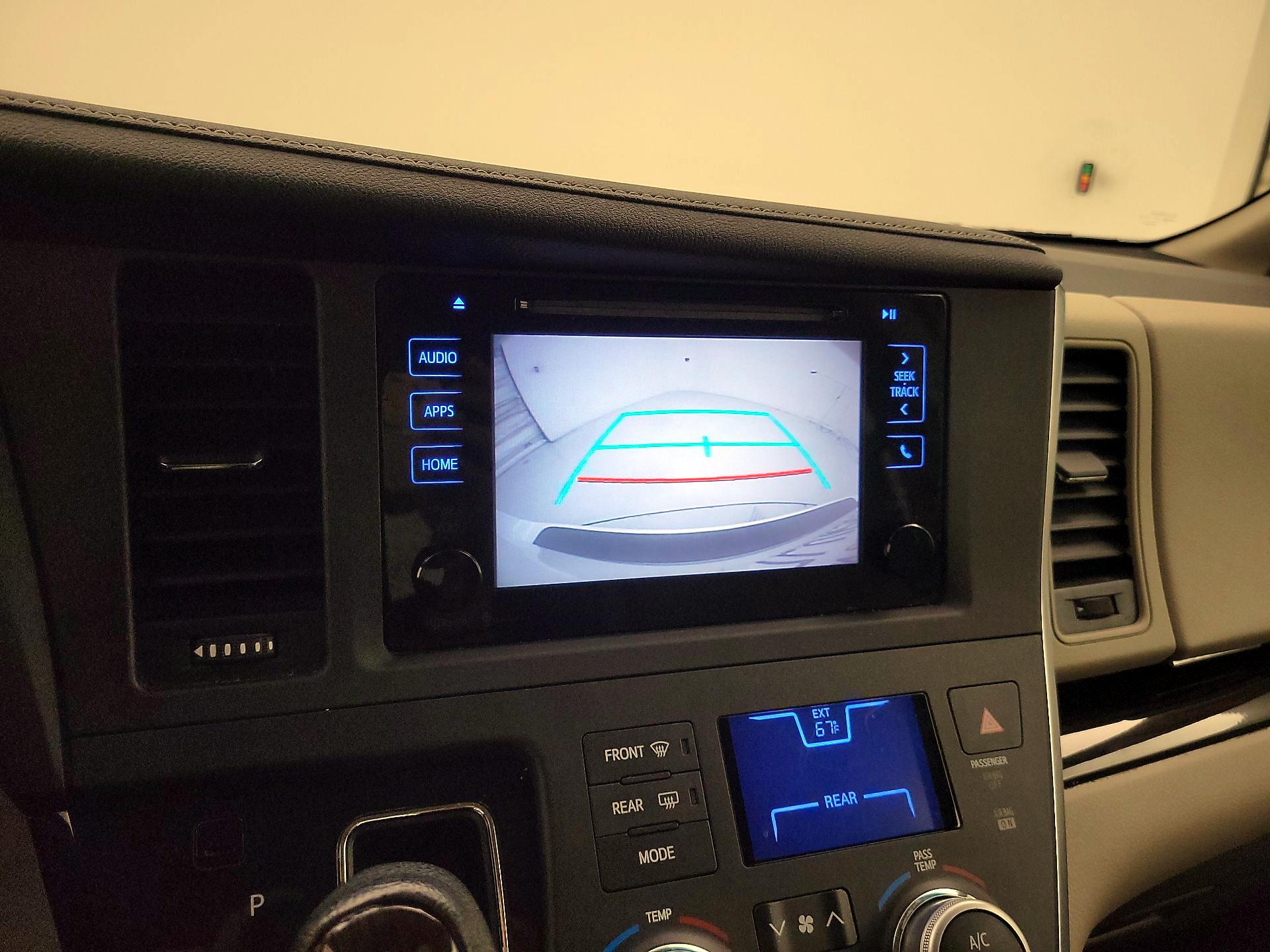 Thumbnail: 2015 Toyota Sienna - 14
