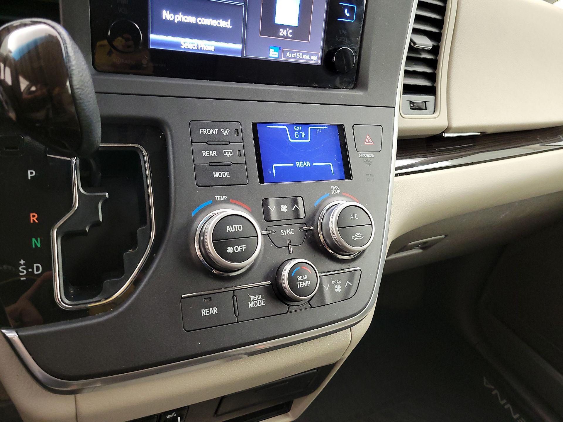 Thumbnail: 2015 Toyota Sienna - 16