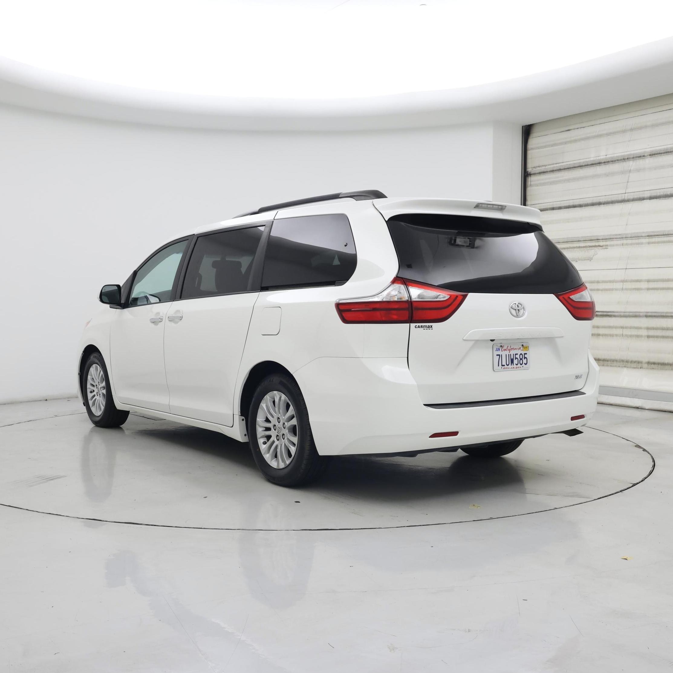 Thumbnail: 2015 Toyota Sienna - 2