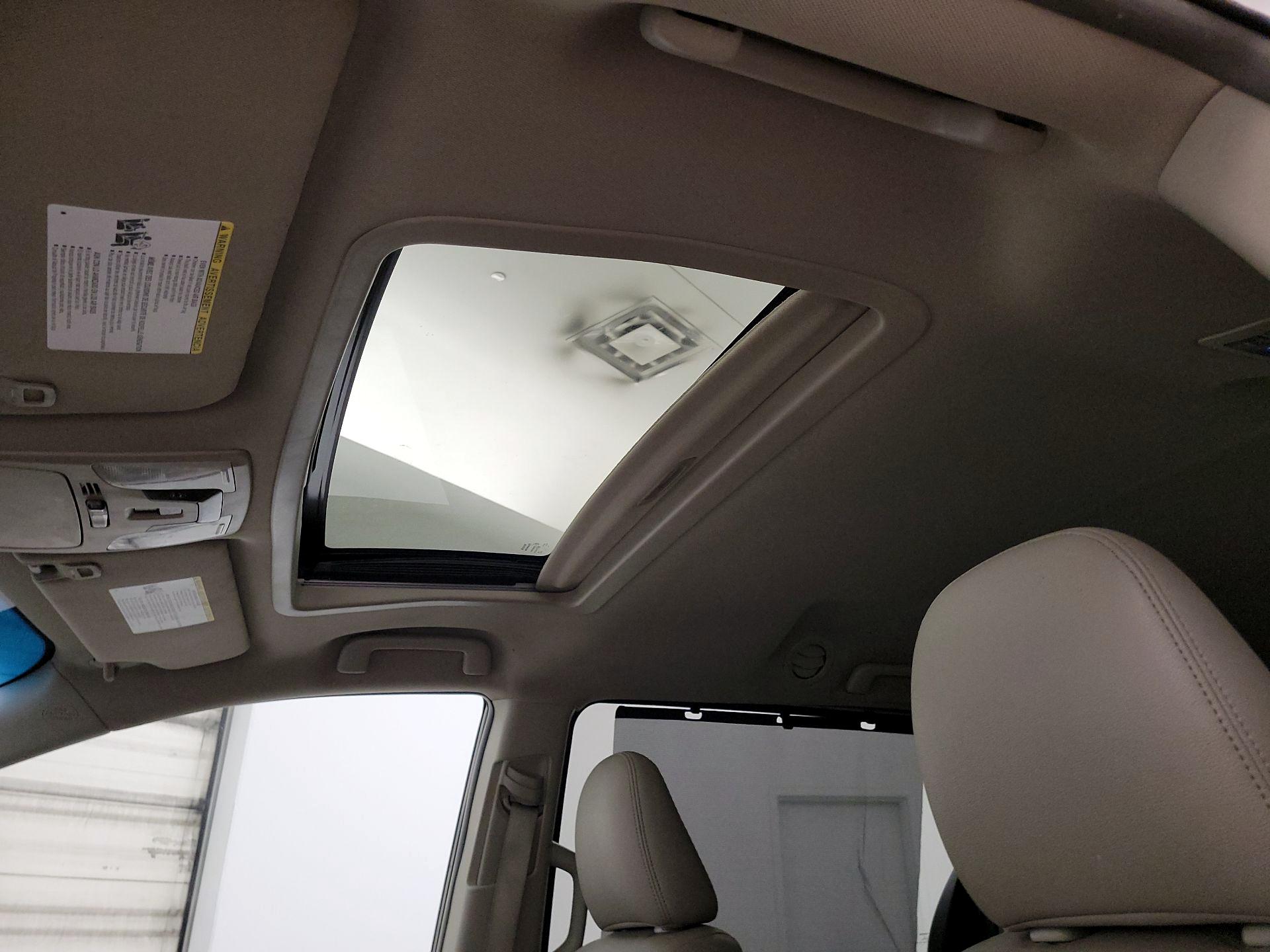 Thumbnail: 2015 Toyota Sienna - 19