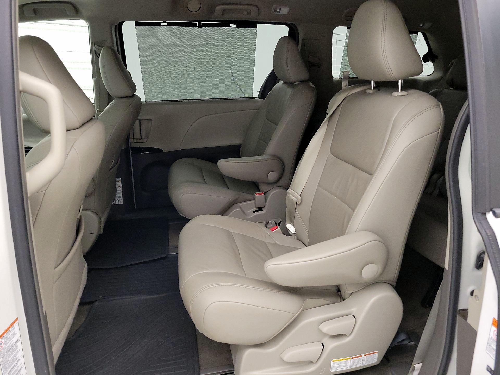 Thumbnail: 2015 Toyota Sienna - 20