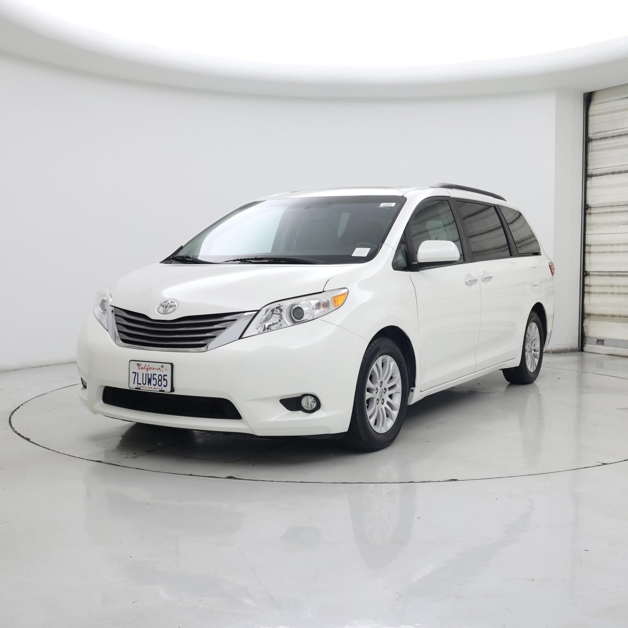 Thumbnail: 2015 Toyota Sienna - 4