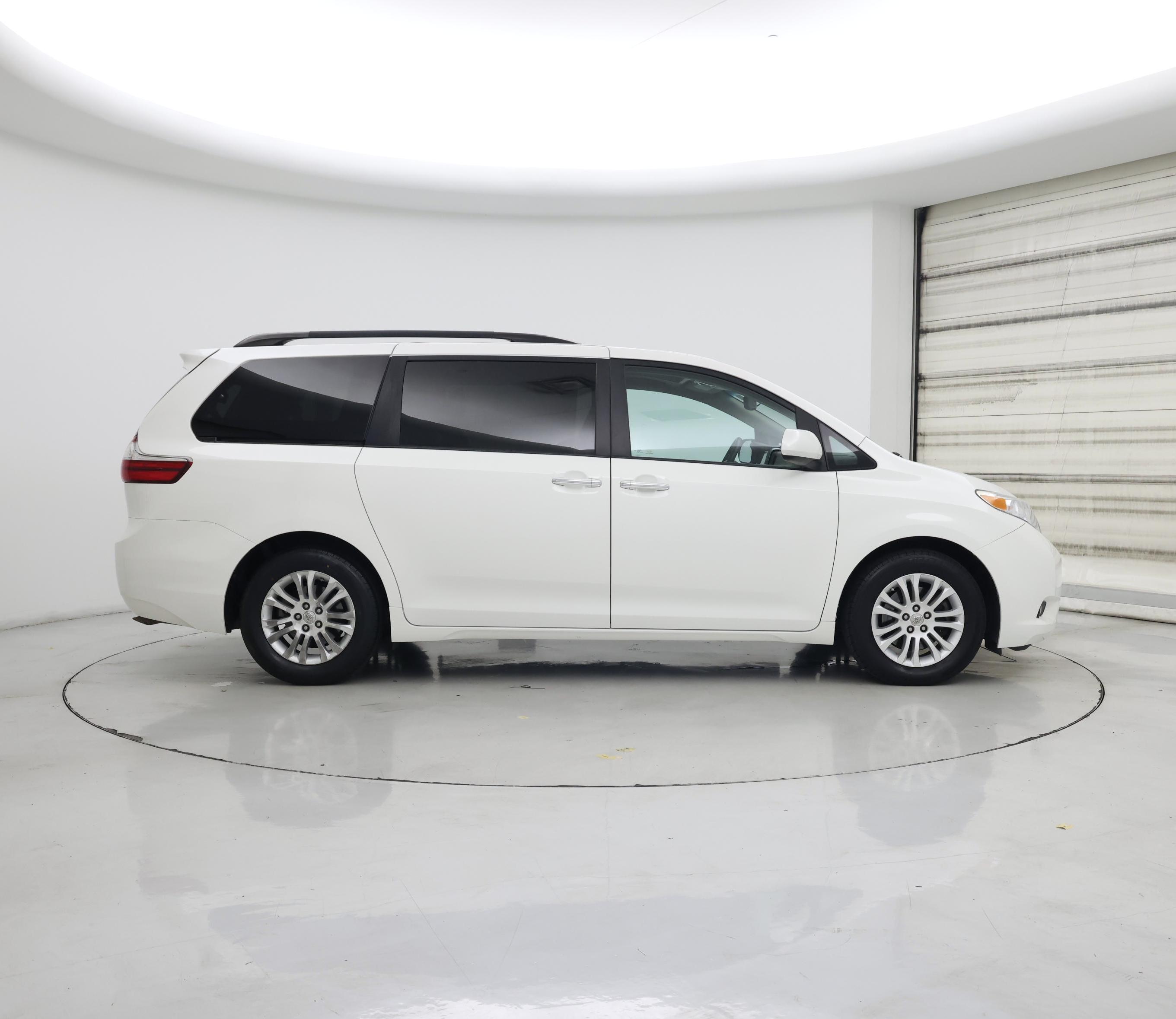 Thumbnail: 2015 Toyota Sienna - 7