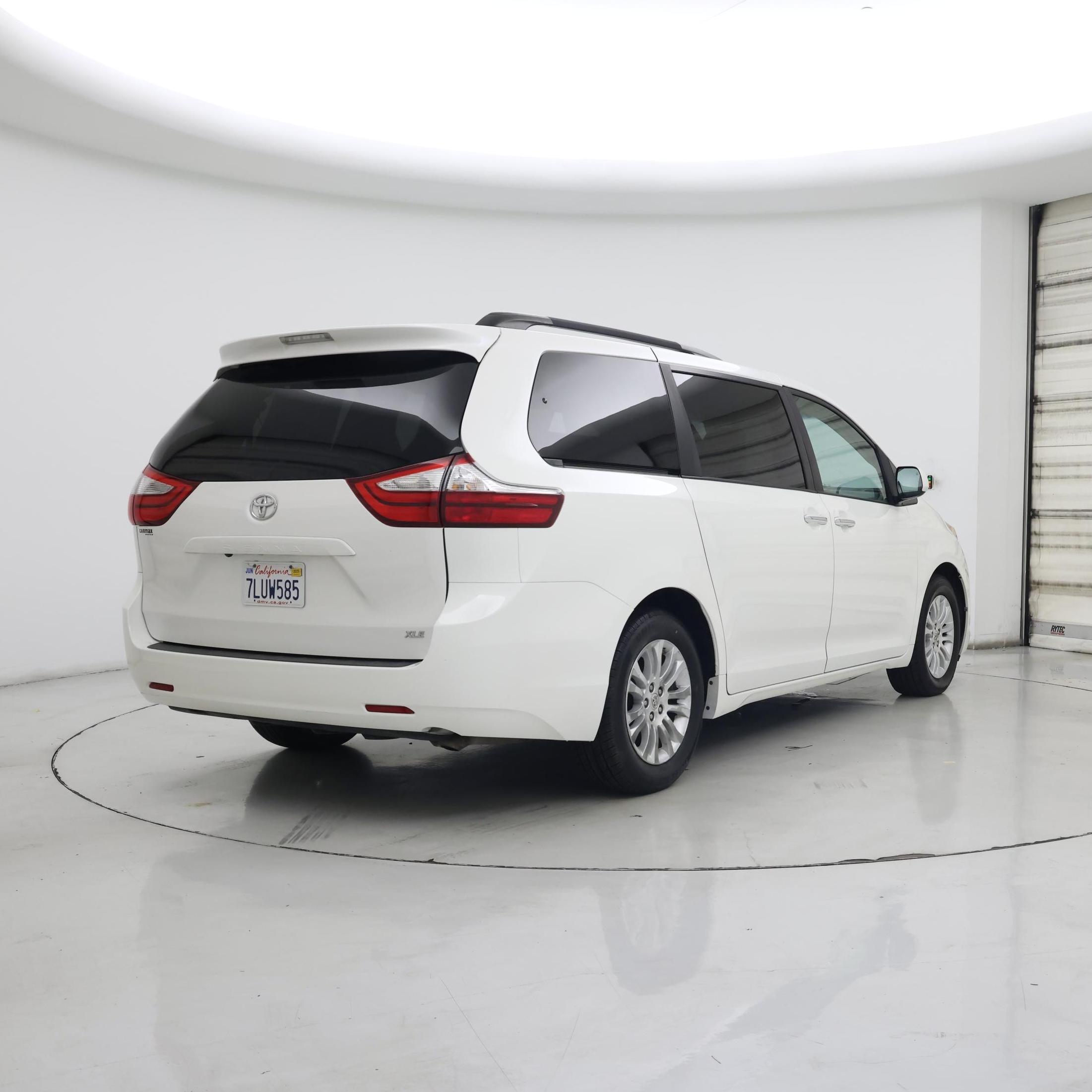 Thumbnail: 2015 Toyota Sienna - 8