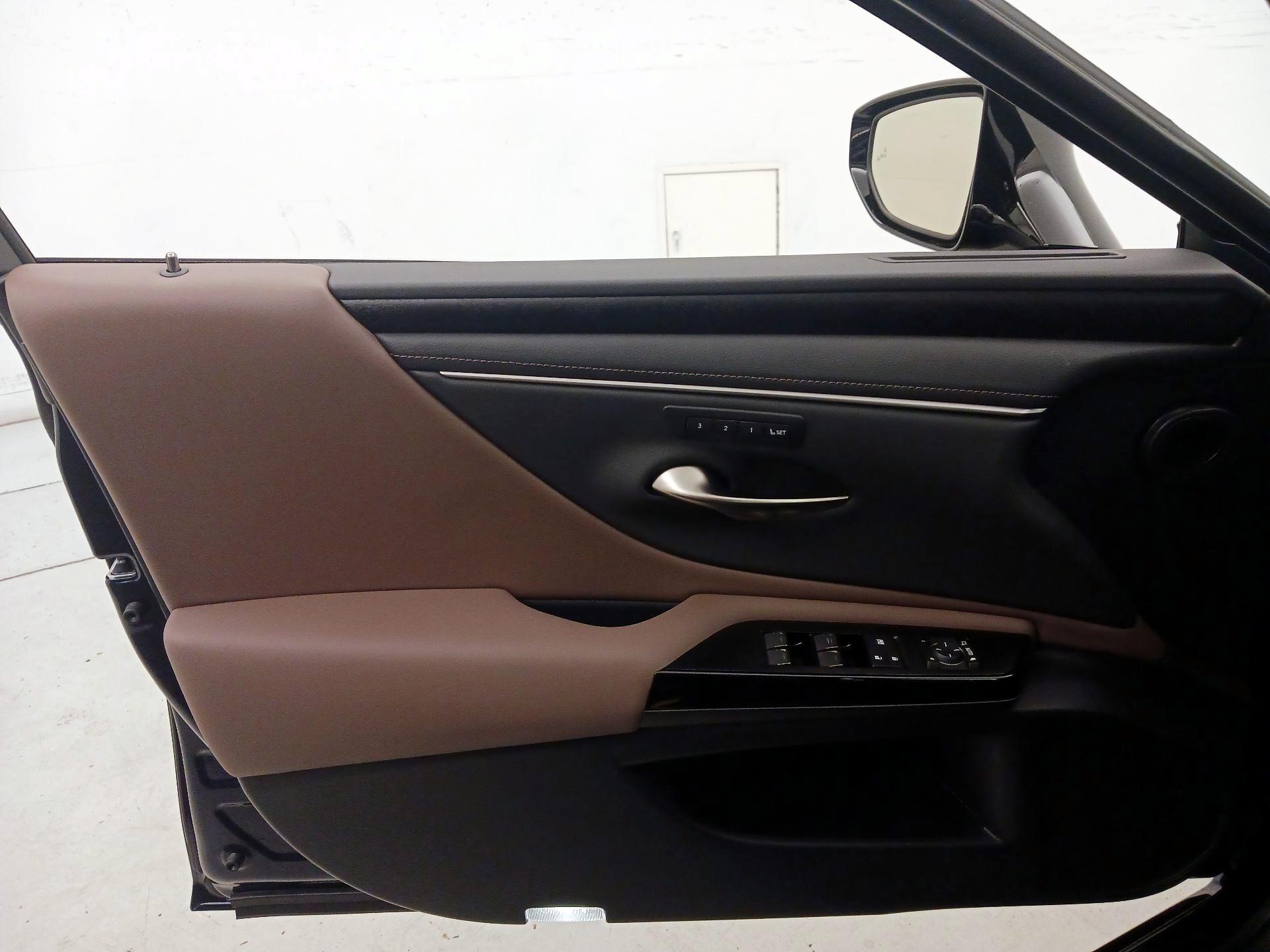 Thumbnail: 2025 Lexus ES - 12