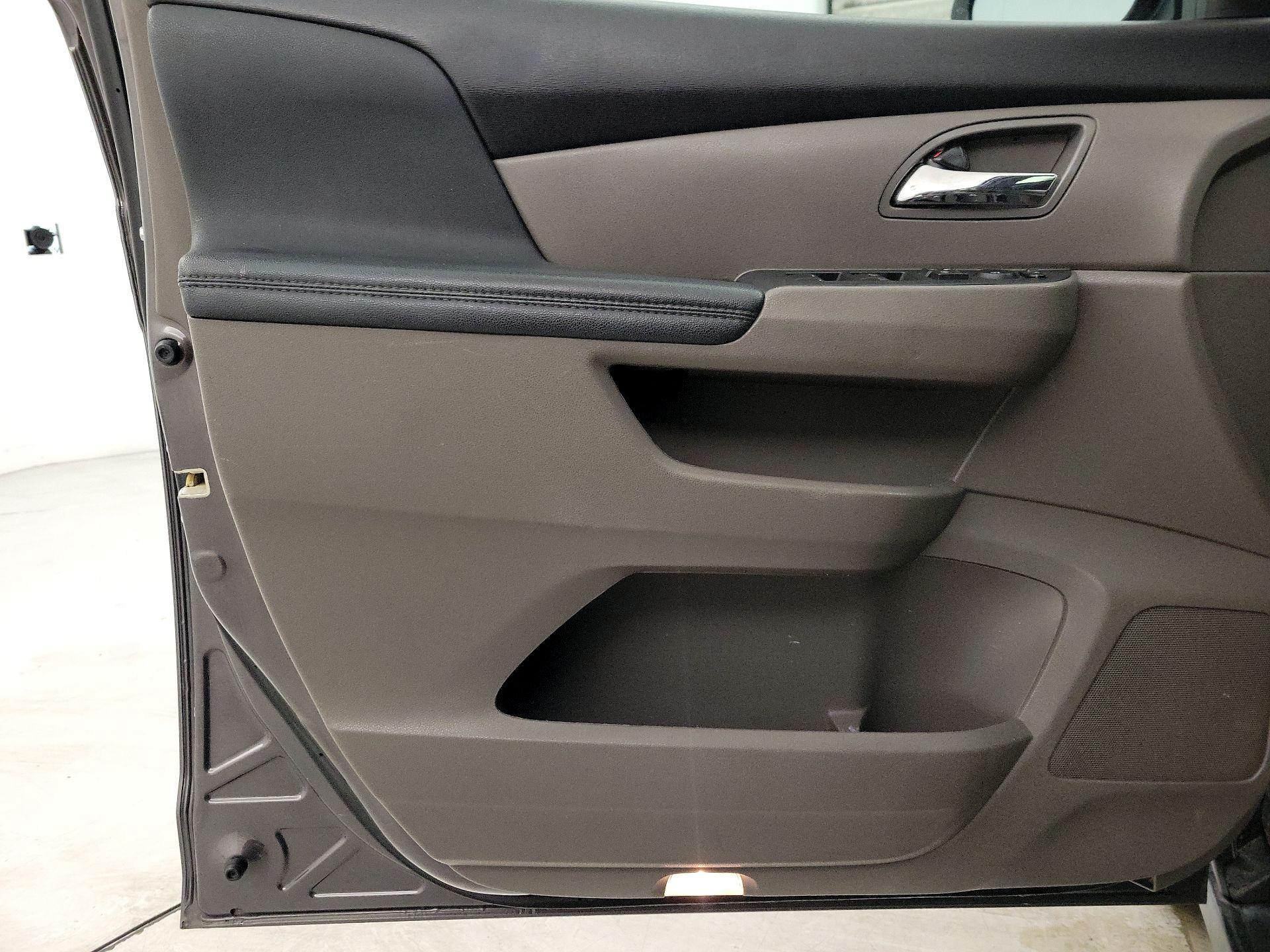 Thumbnail: 2015 Honda Odyssey - 12