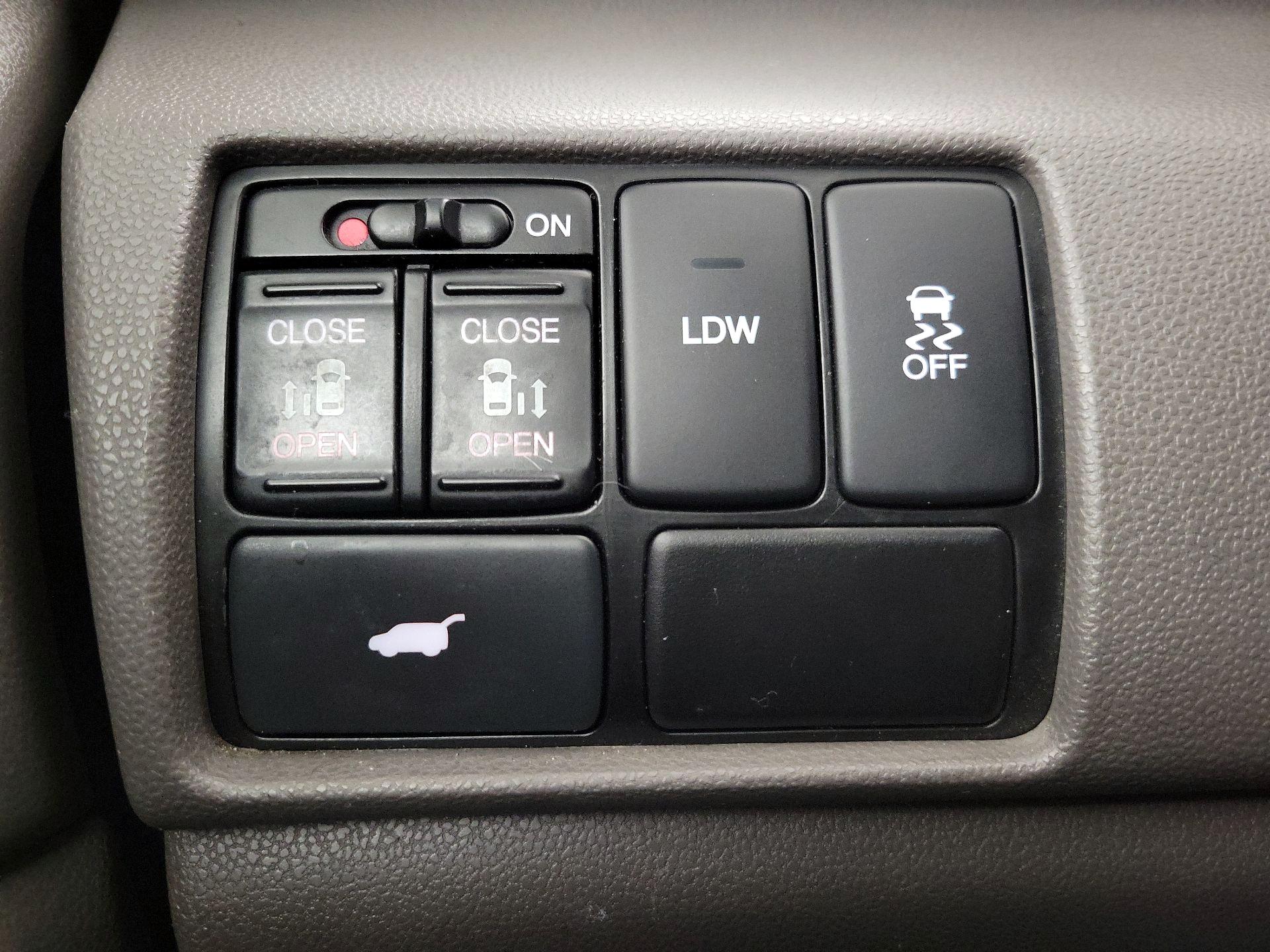 Thumbnail: 2015 Honda Odyssey - 13