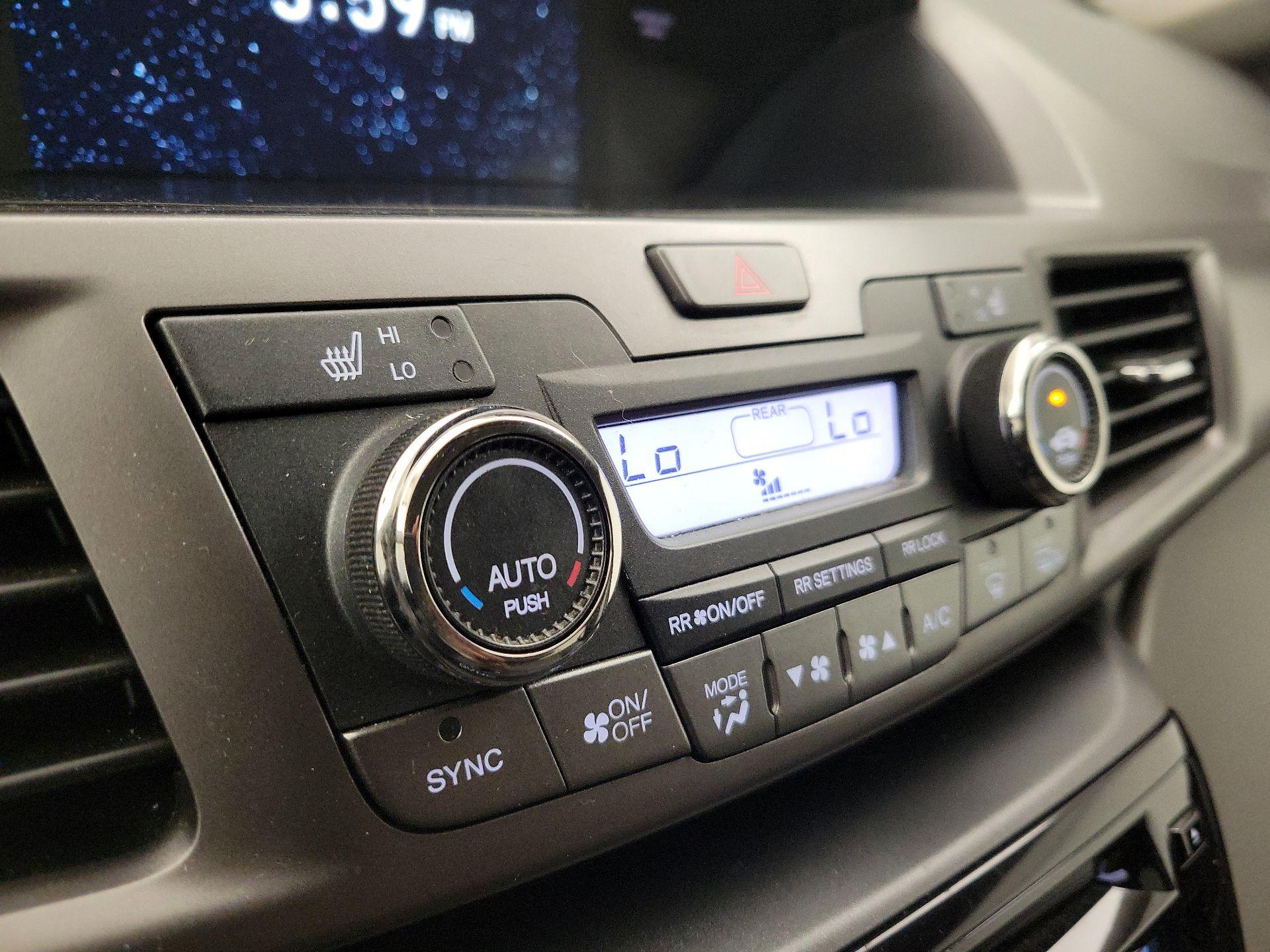 Thumbnail: 2015 Honda Odyssey - 16