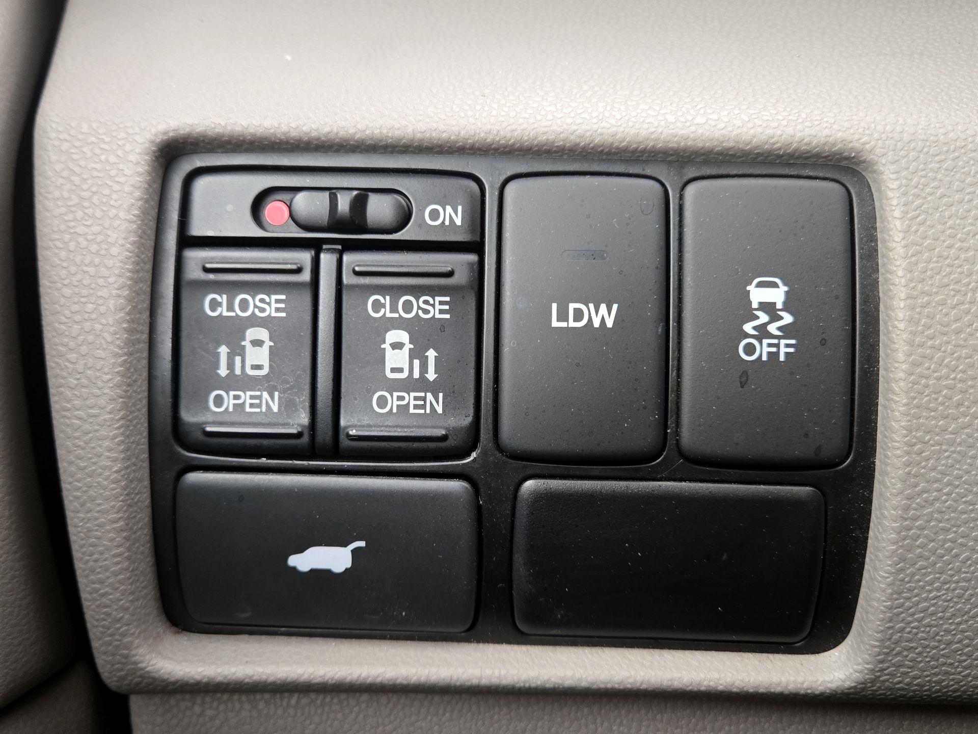 Thumbnail: 2015 Honda Odyssey - 13
