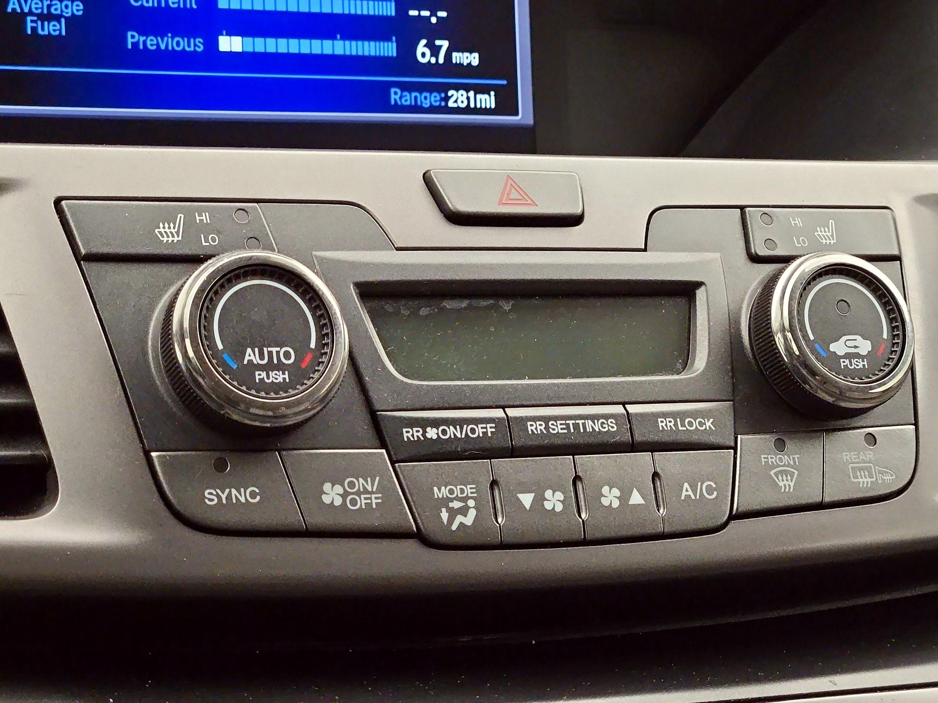 Thumbnail: 2015 Honda Odyssey - 16