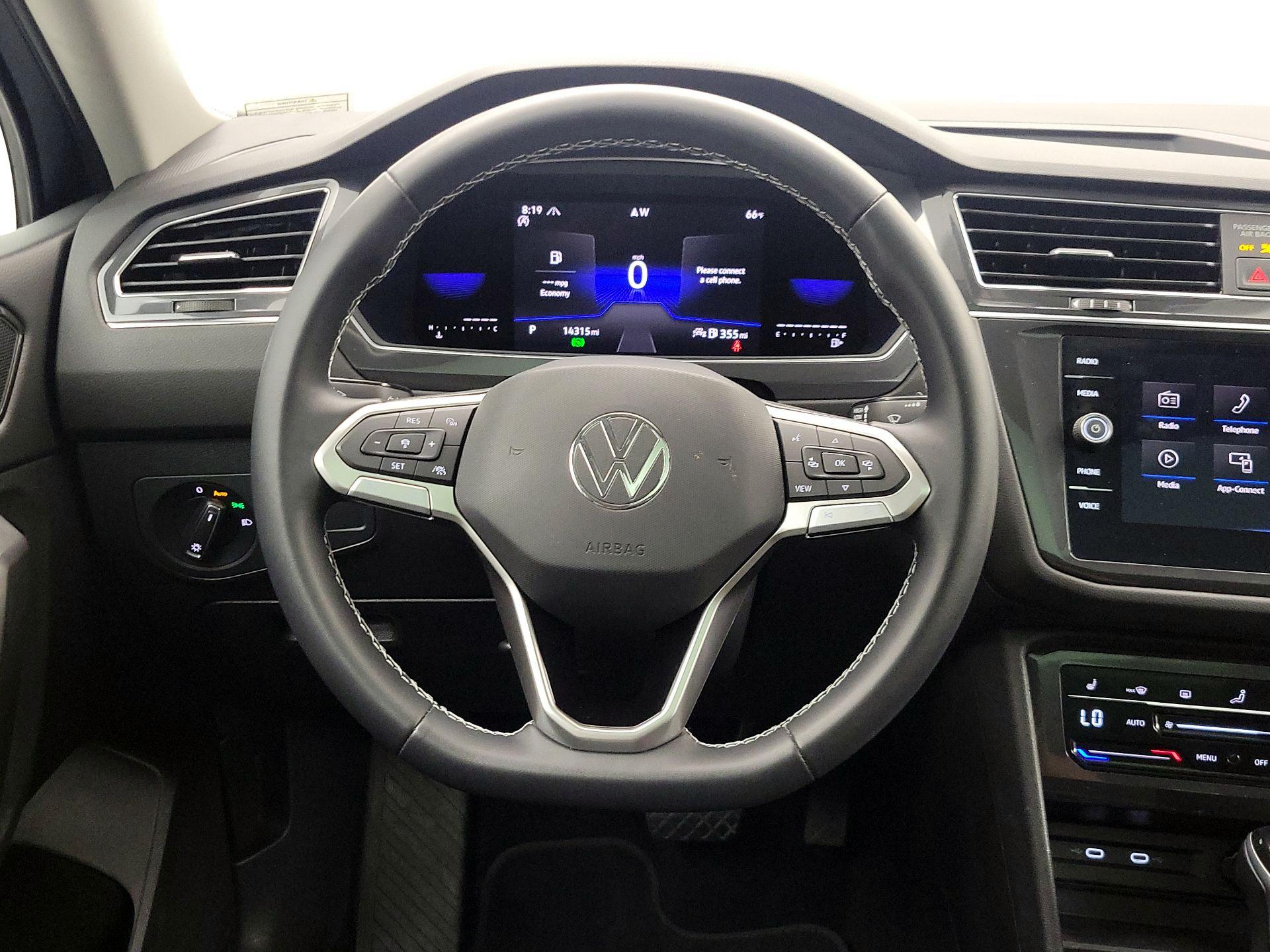 Thumbnail: 2023 Volkswagen Tiguan - 10