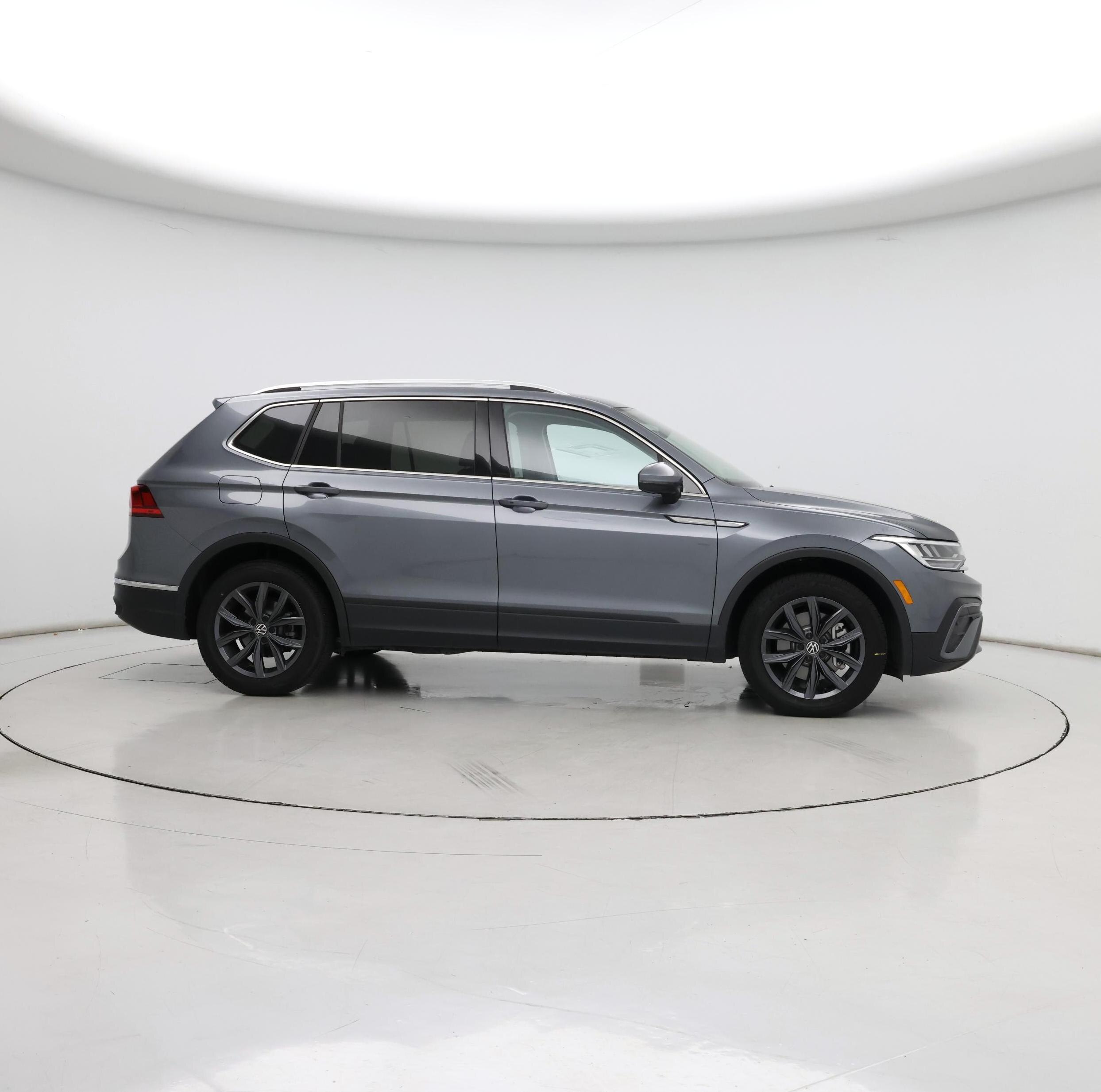 Thumbnail: 2023 Volkswagen Tiguan - 7