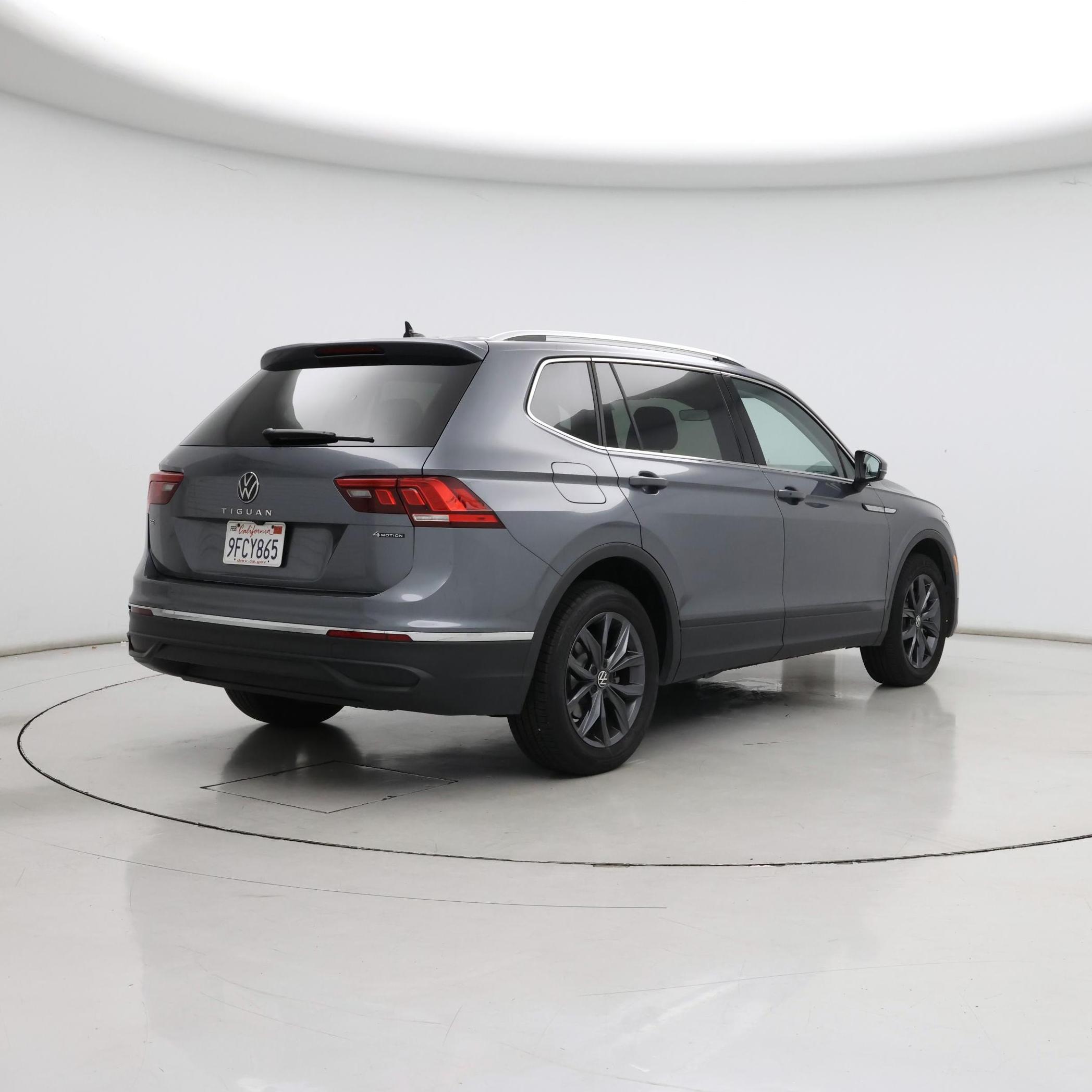 Thumbnail: 2023 Volkswagen Tiguan - 8