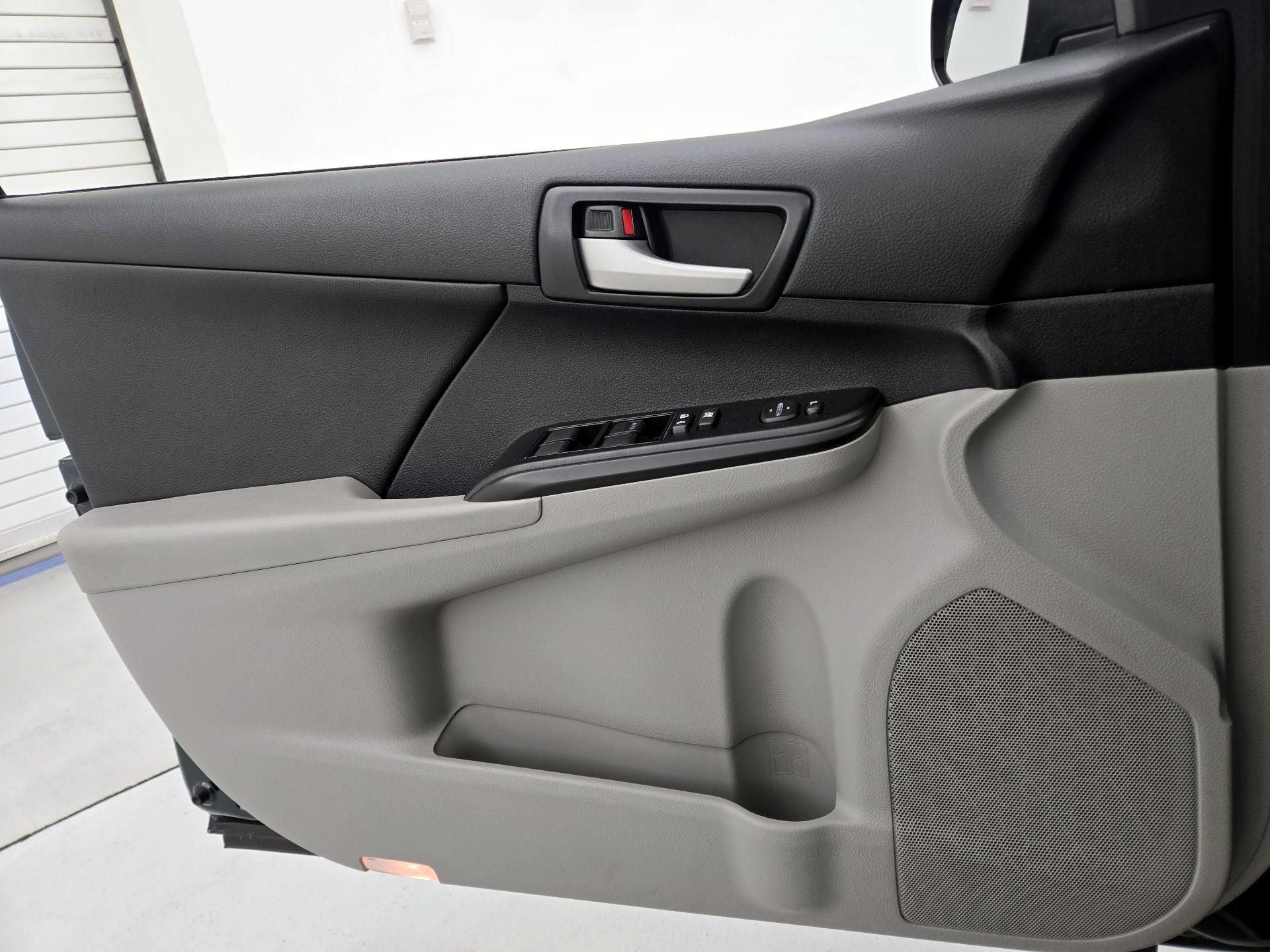 Thumbnail: 2014 Toyota Camry - 12