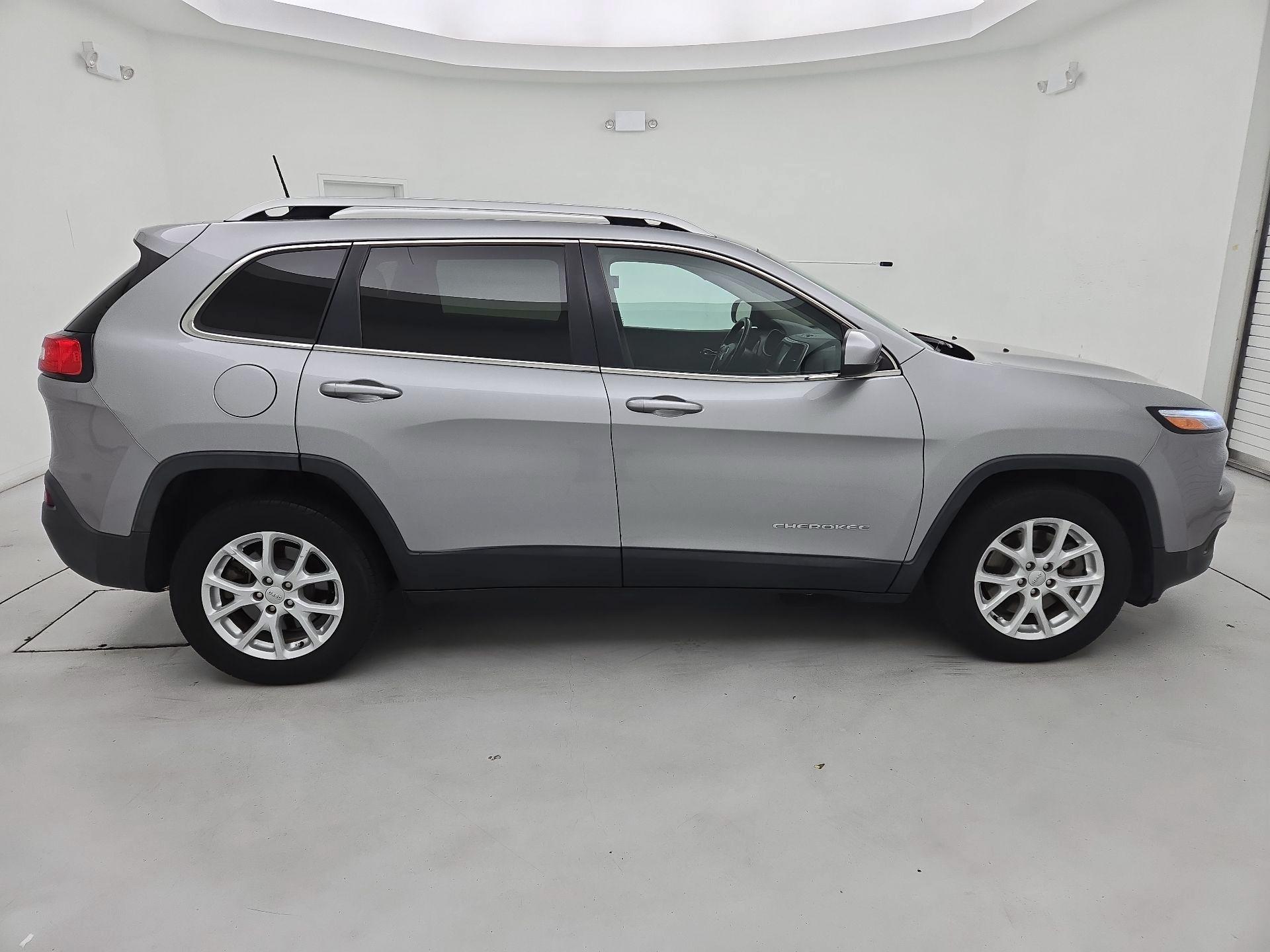 Thumbnail: 2017 Jeep Cherokee - 4